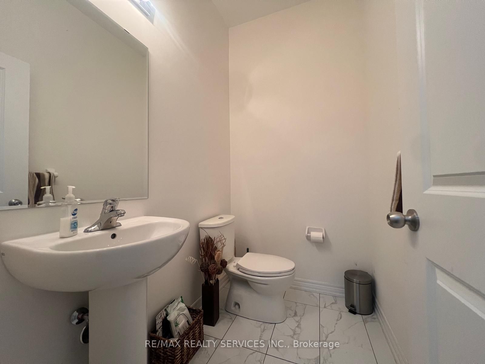 734 Anishinaabe Drive Property Photo 16