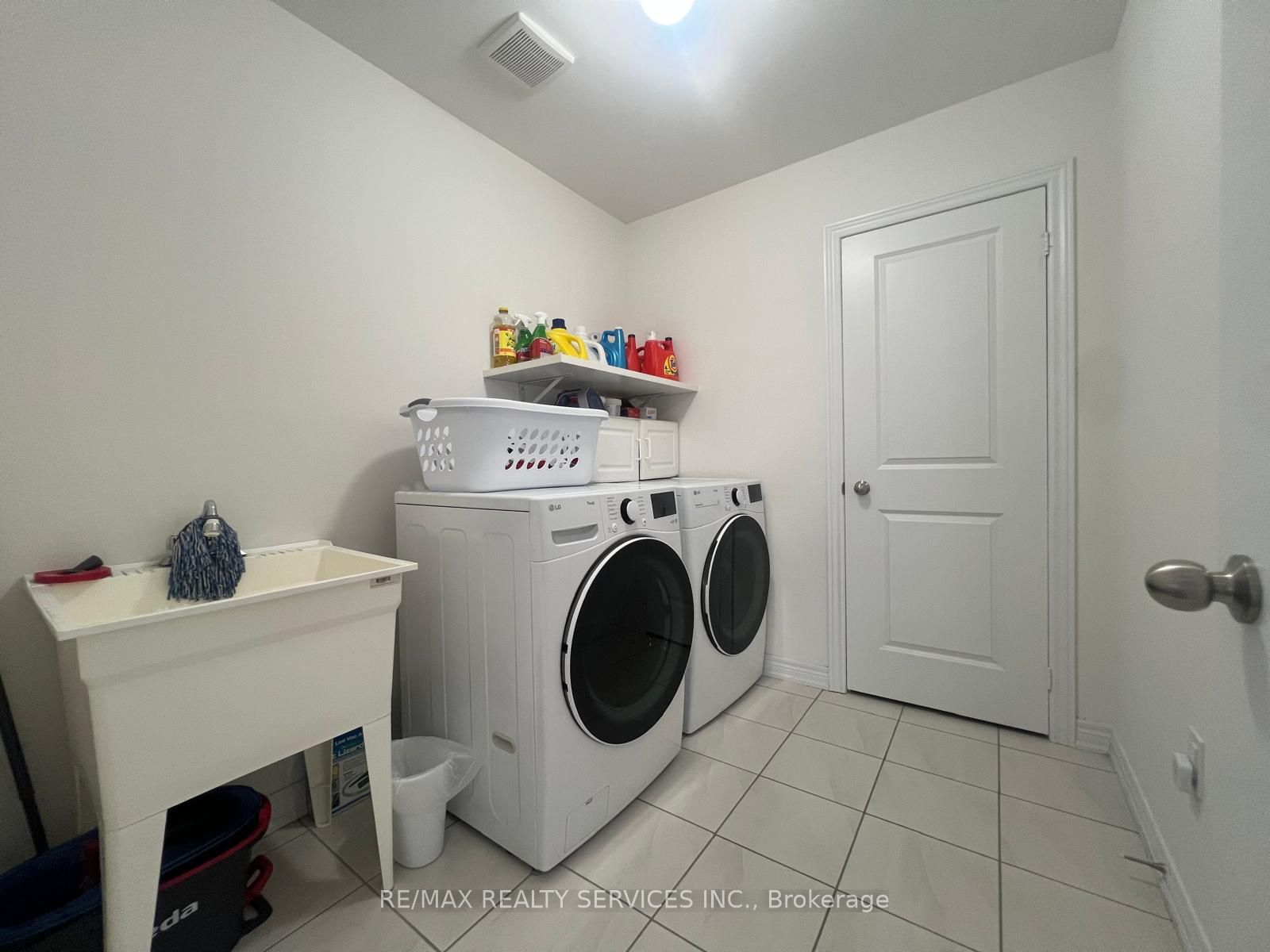 734 Anishinaabe Drive Property Photo 22