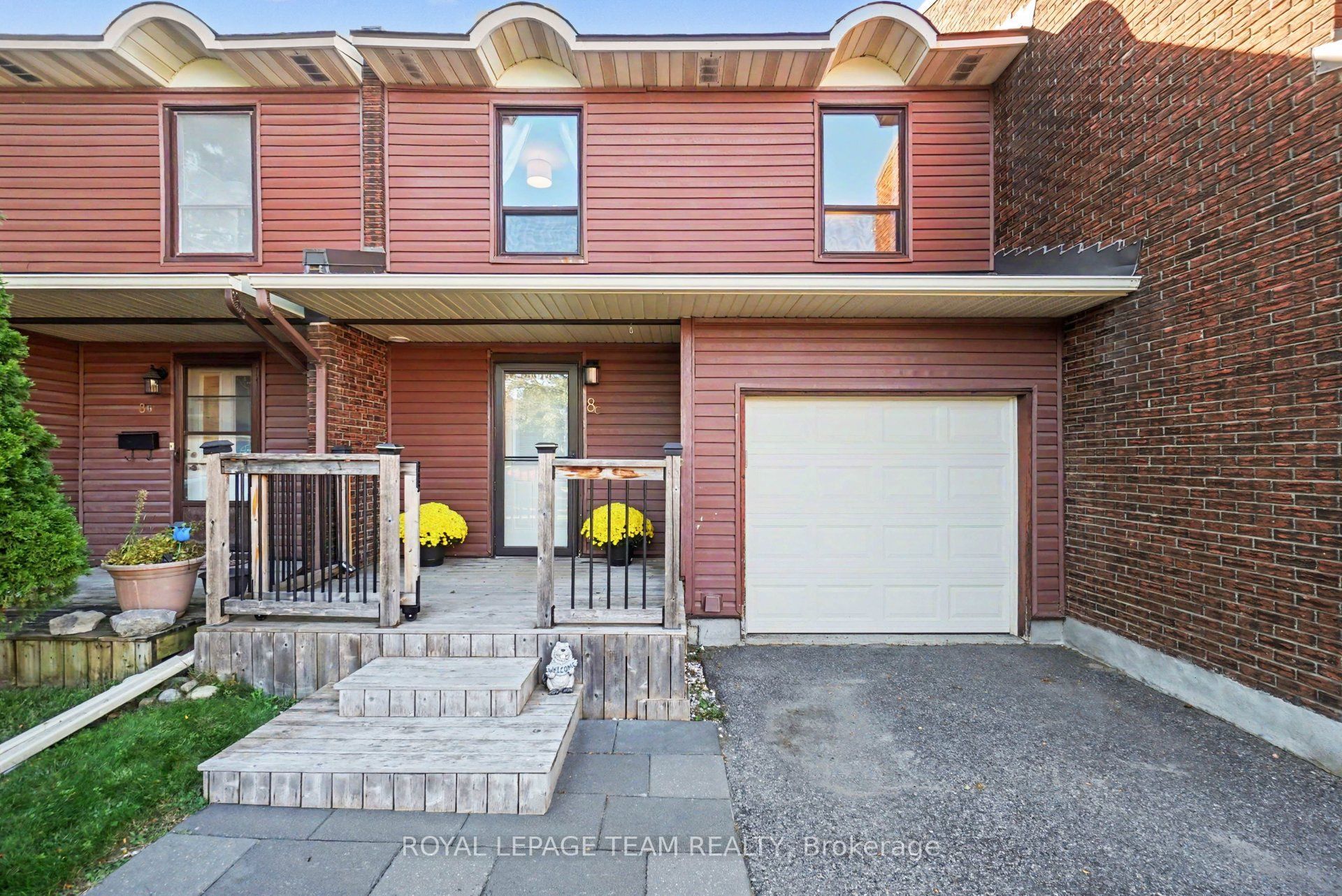 8 Arnold Drive C Property Photo 1