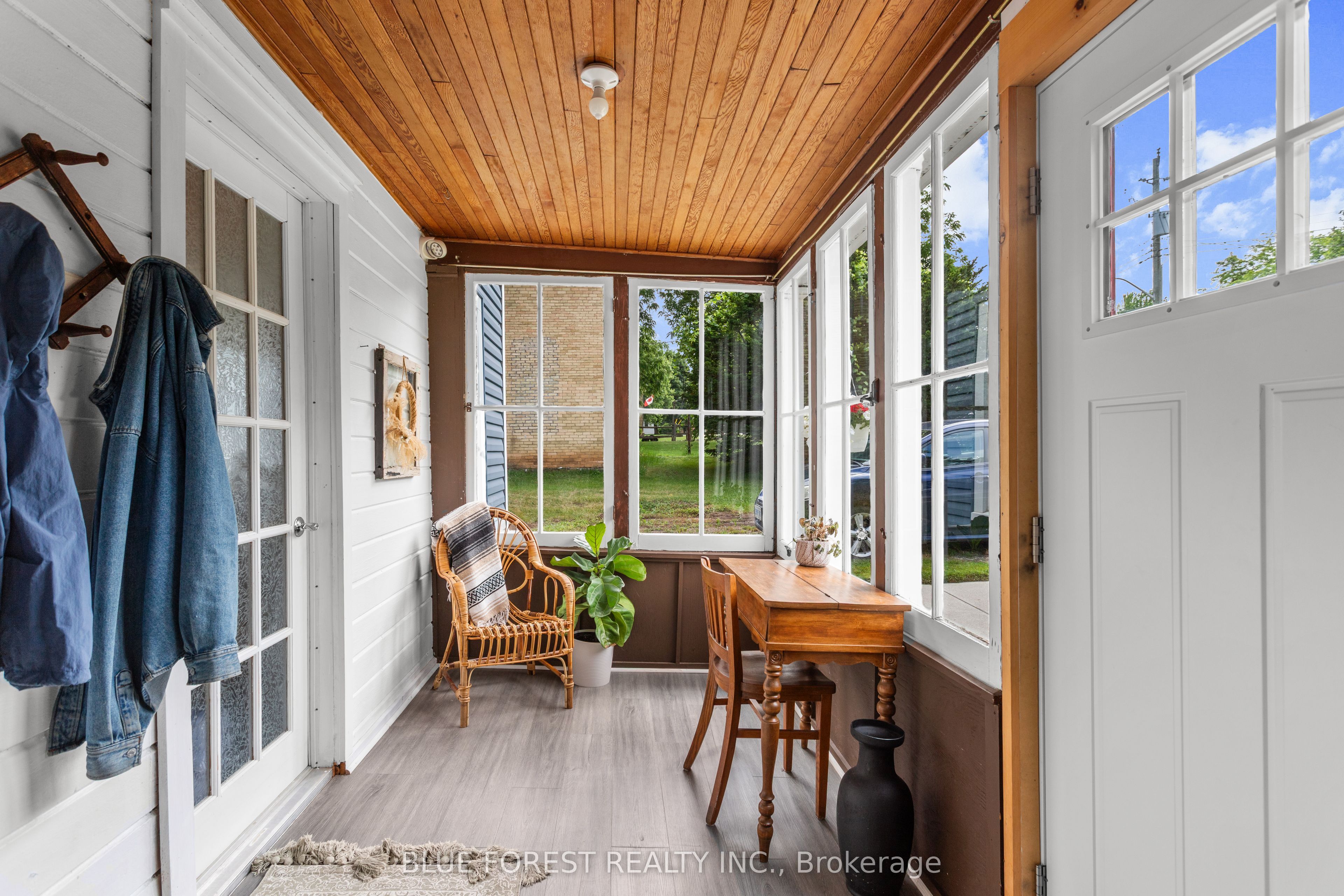 9 Union Street E Property Photo 4