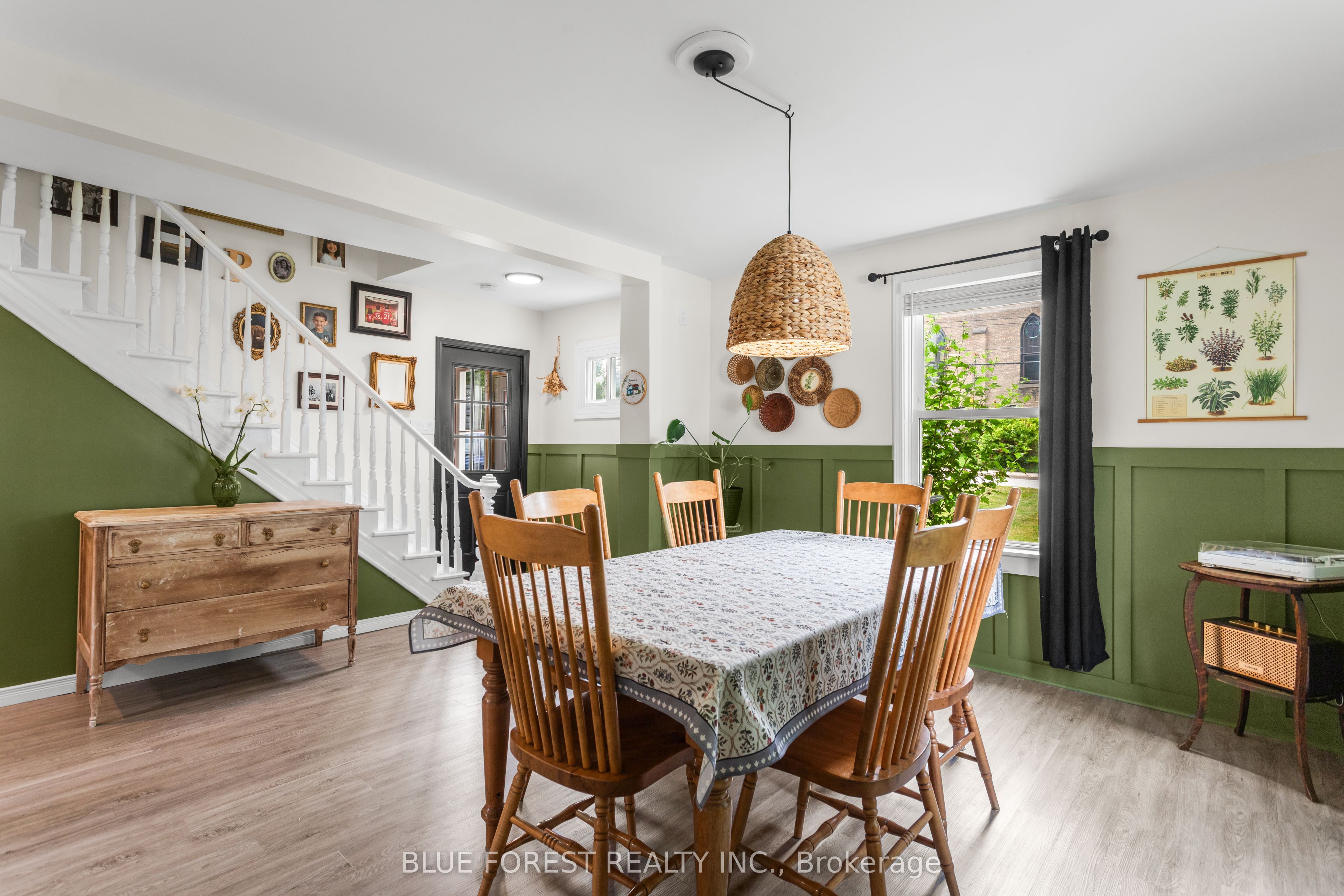 9 Union Street E Property Photo 6