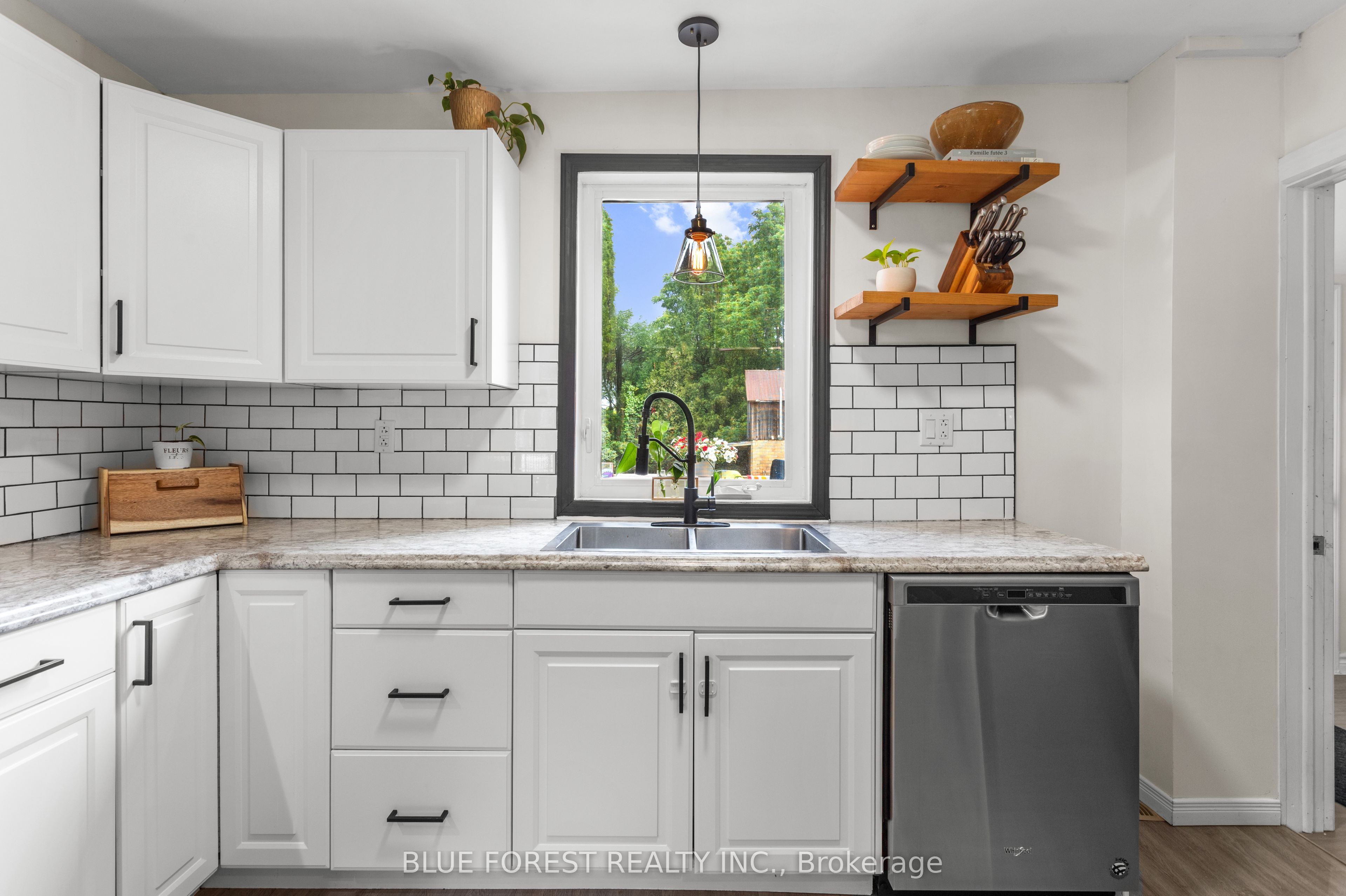9 Union Street E Property Photo 10