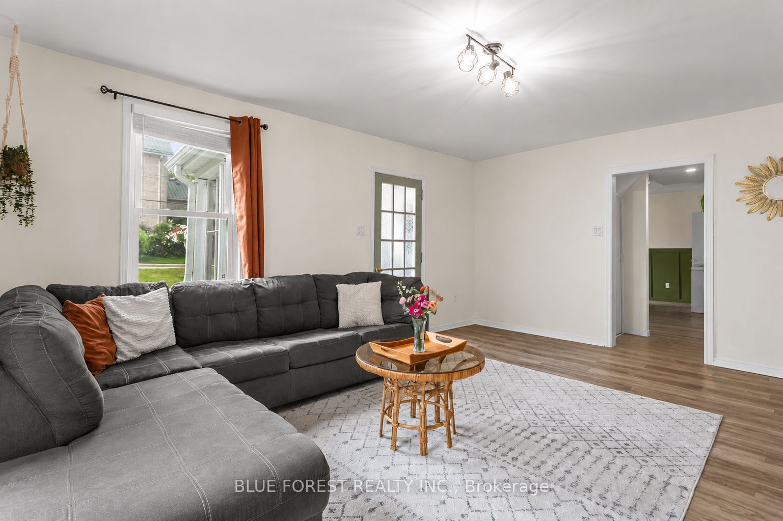 9 Union Street E Property Photo 13
