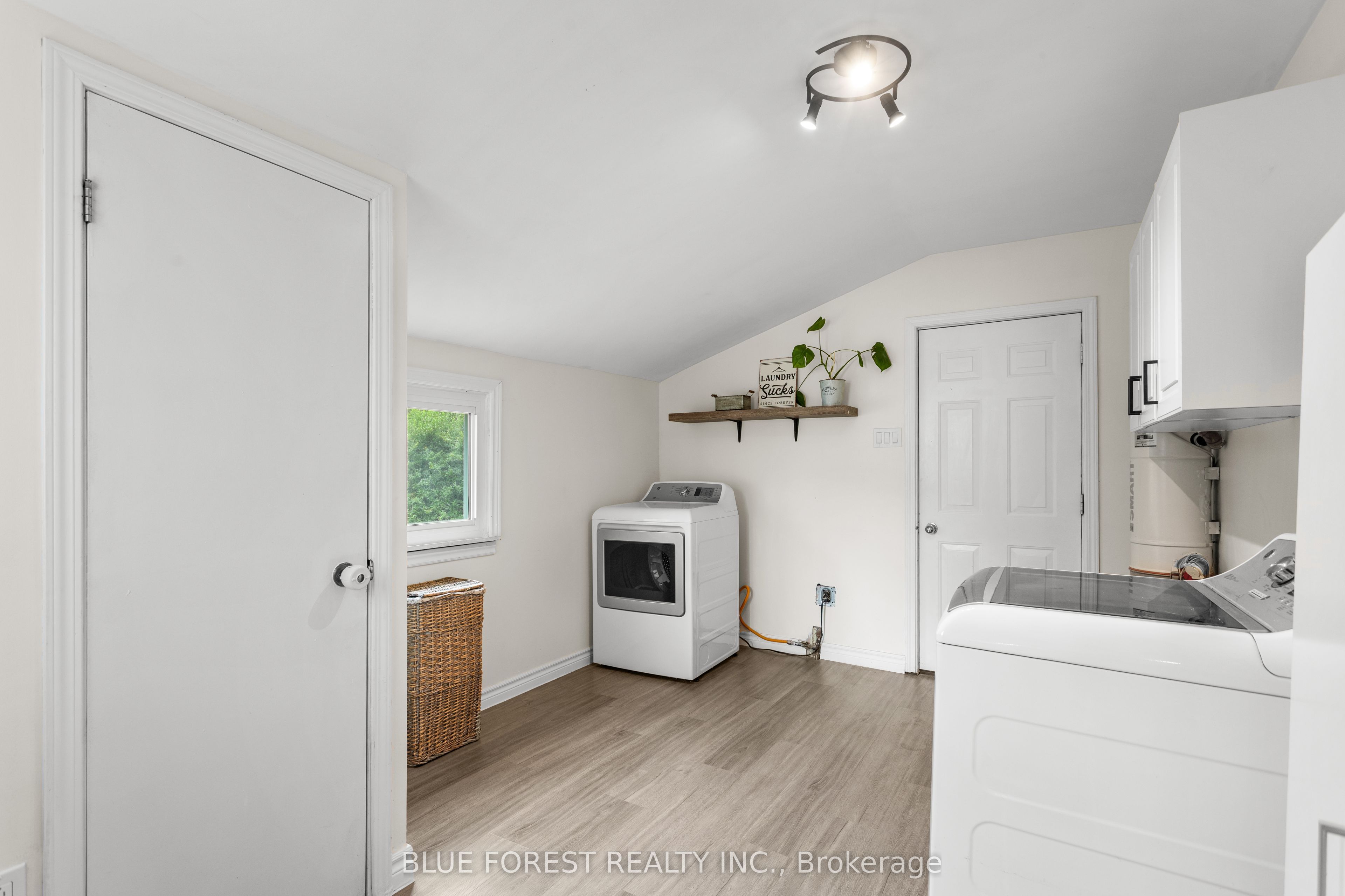 9 Union Street E Property Photo 15