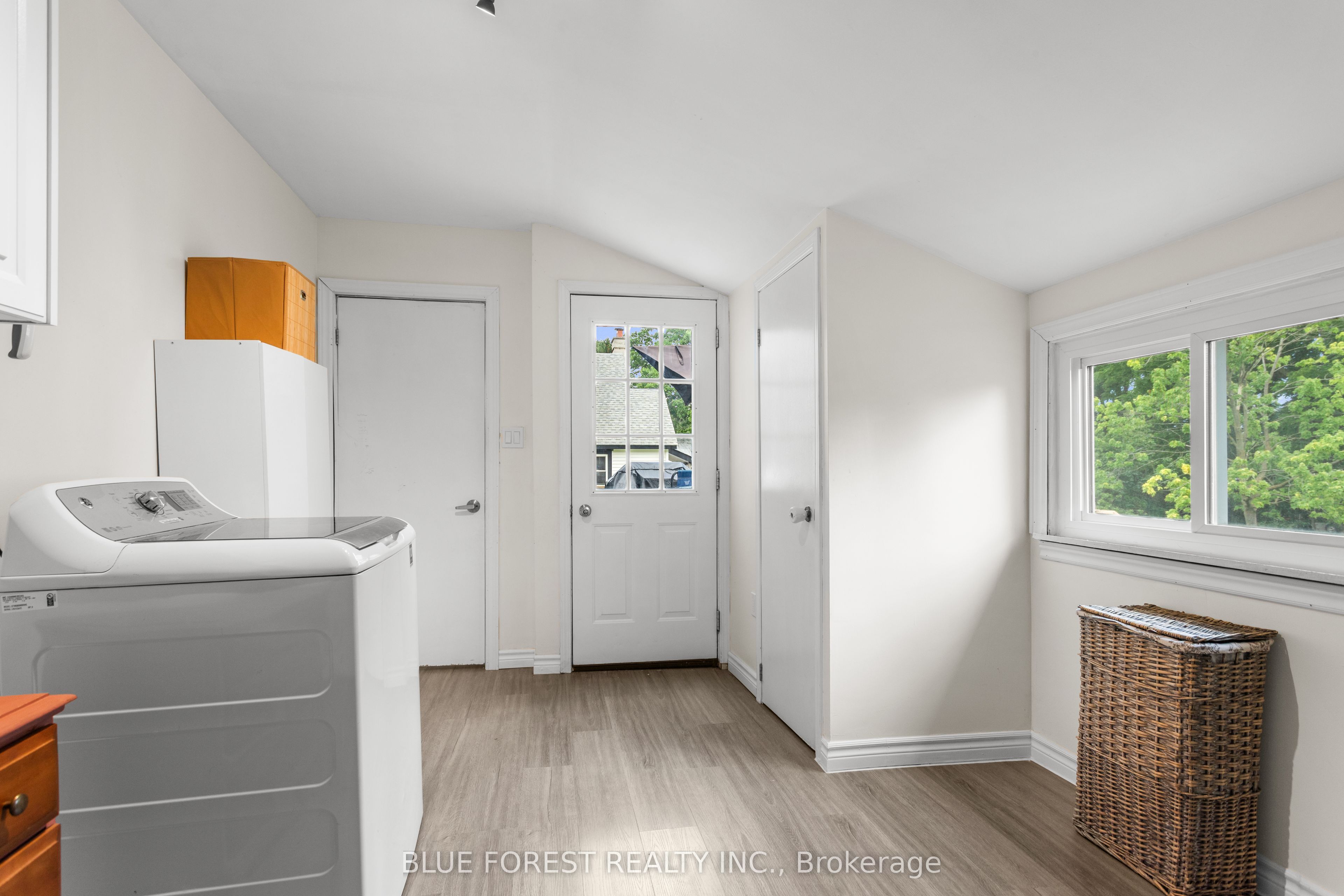 9 Union Street E Property Photo 16
