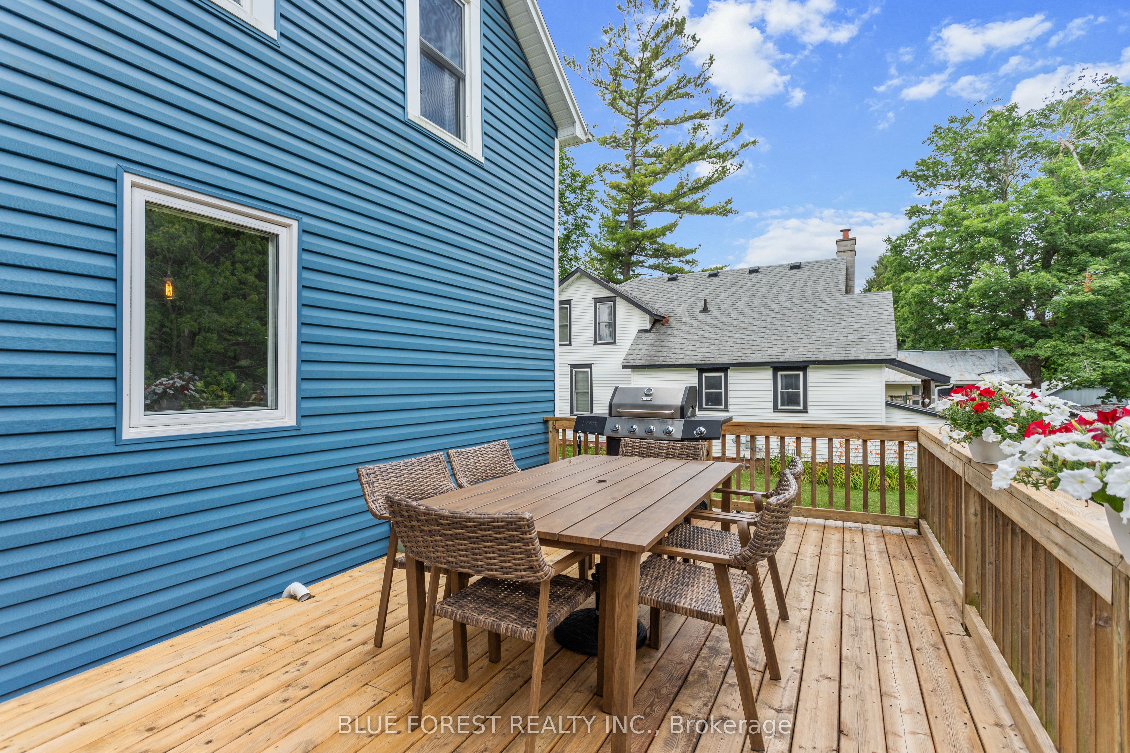 9 Union Street E Property Photo 25