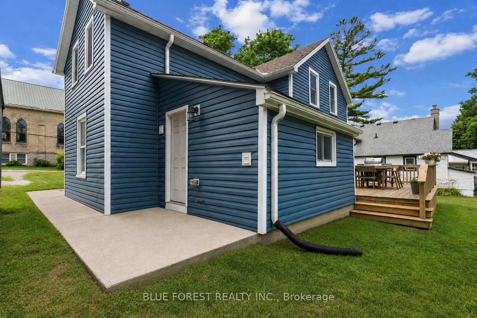 9 Union Street E Property Photo 27