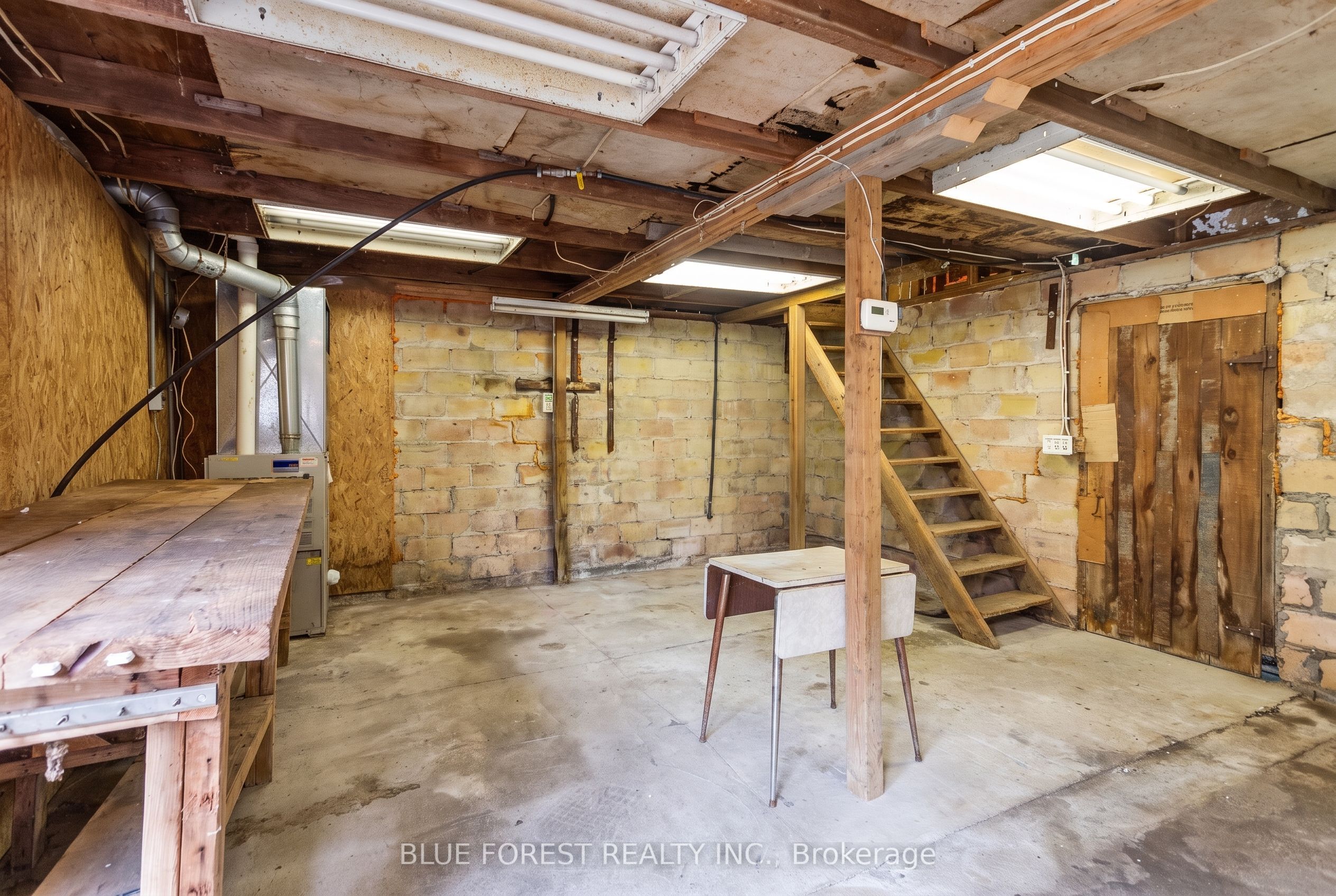 9 Union Street E Property Photo 35