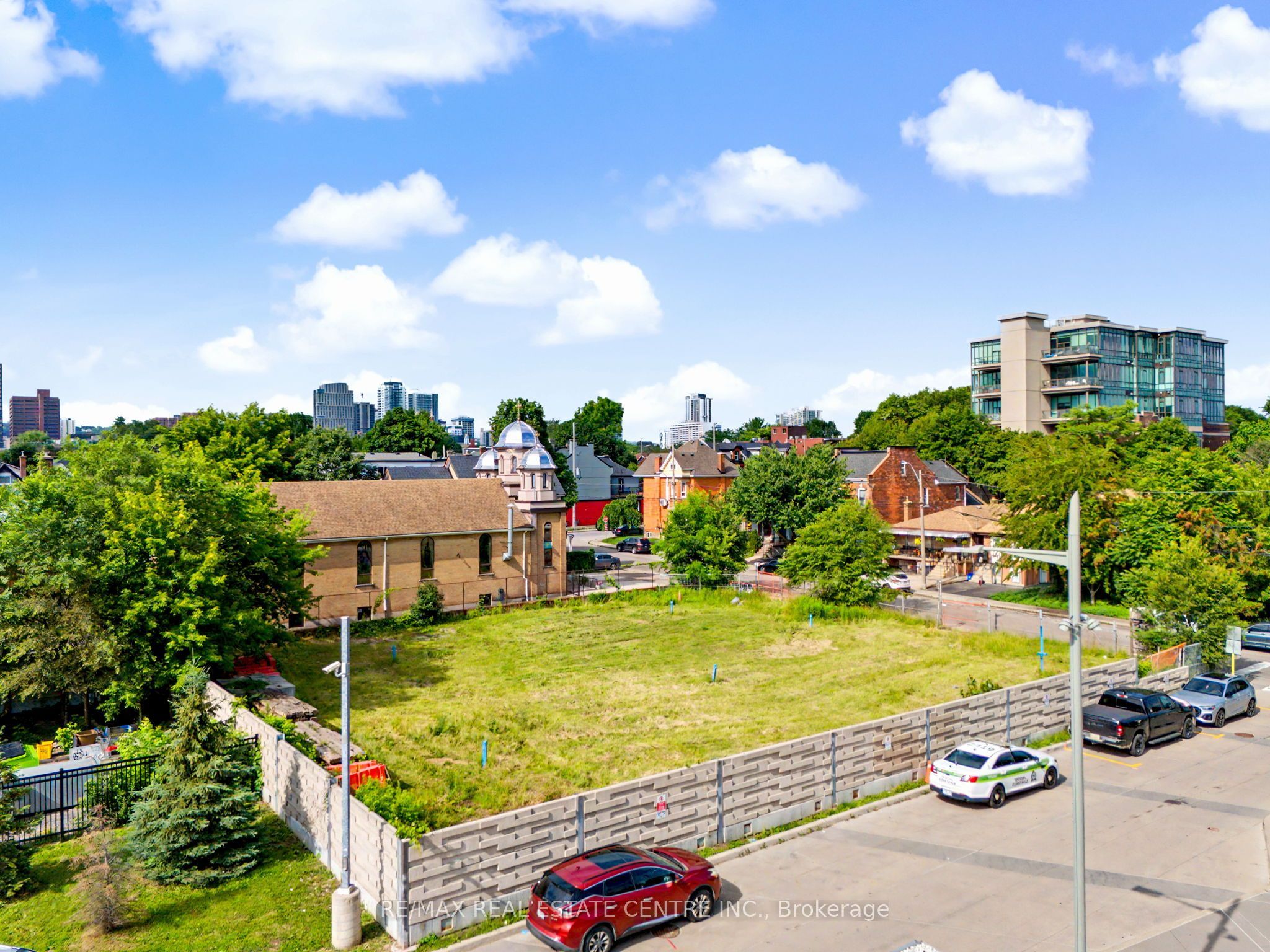 282 Macnab Street N Property Photo 10