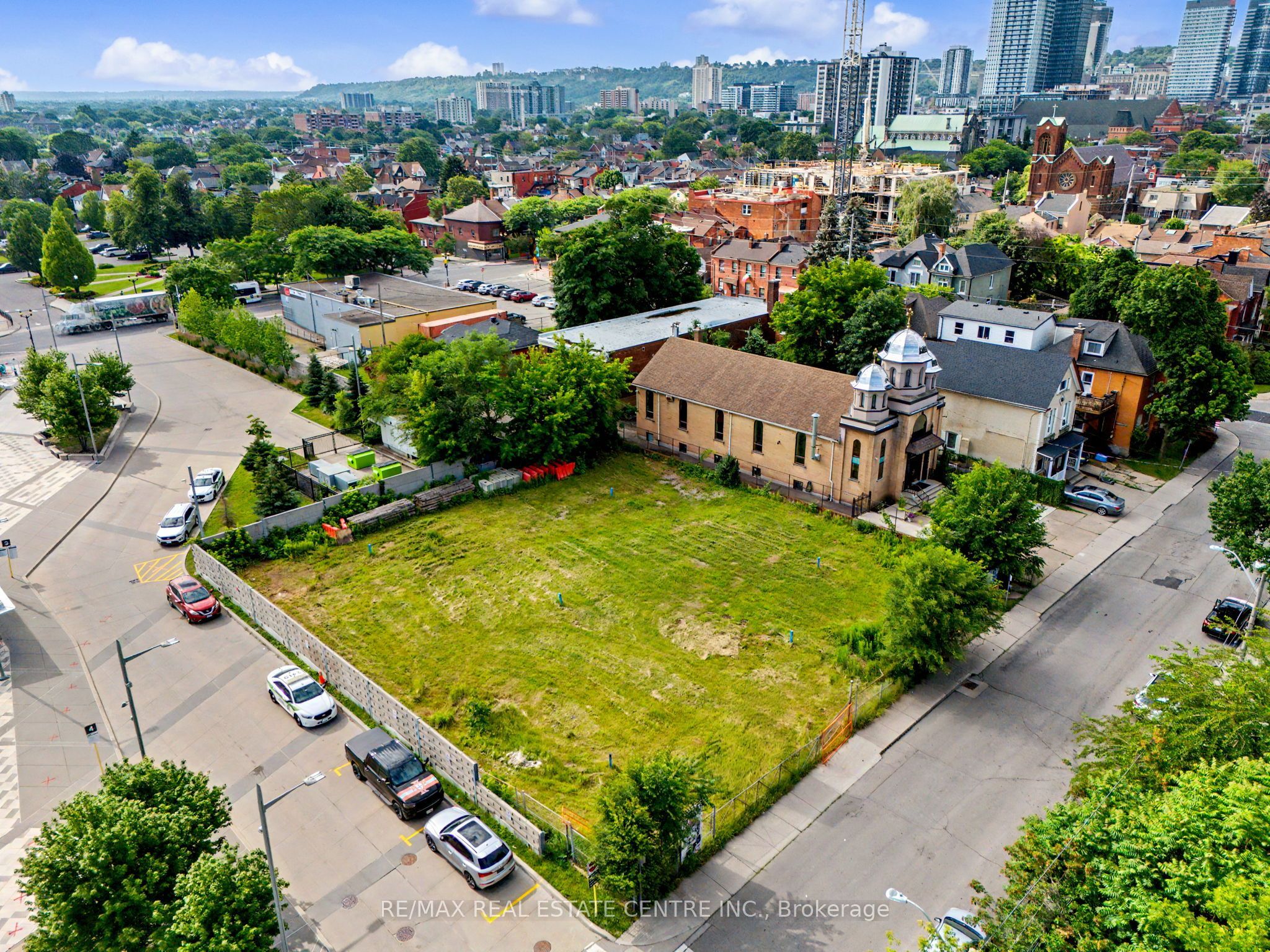 282 Macnab Street N Property Photo 17