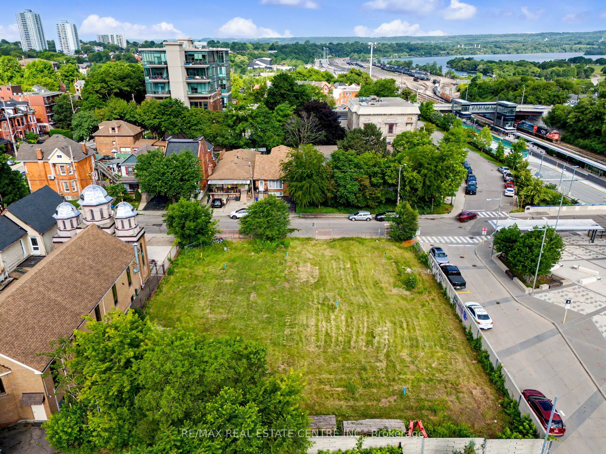 282 Macnab Street N Property Photo 19