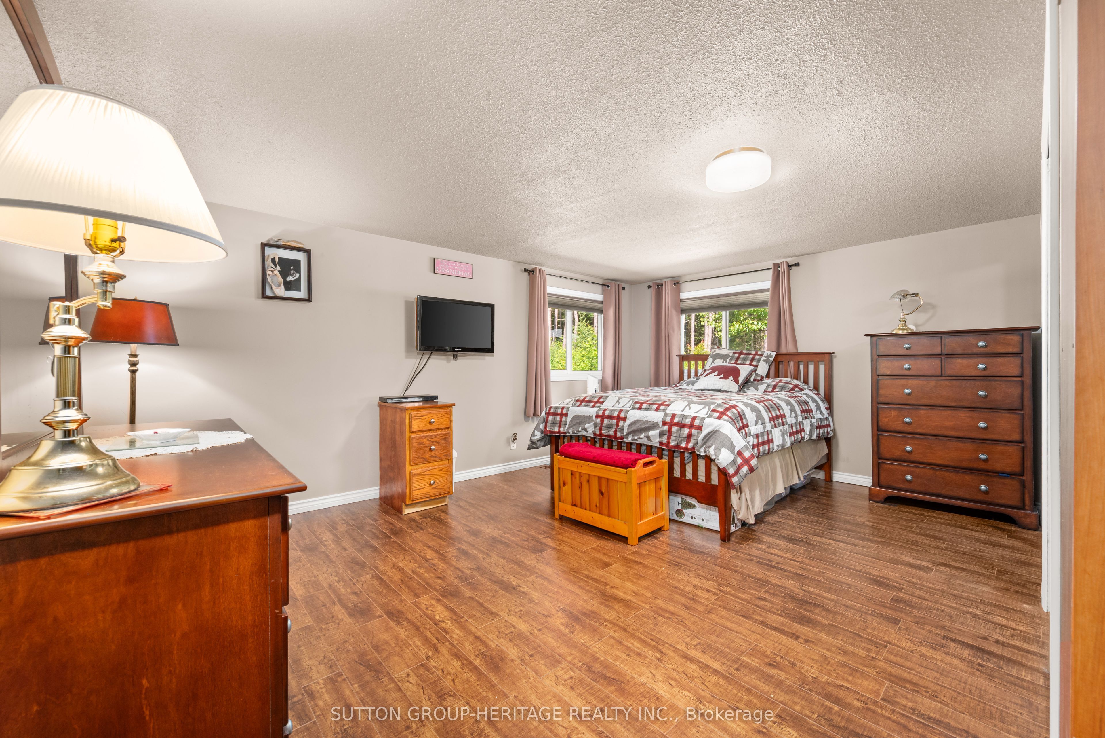 1241 One Mile Drive Property Photo 7