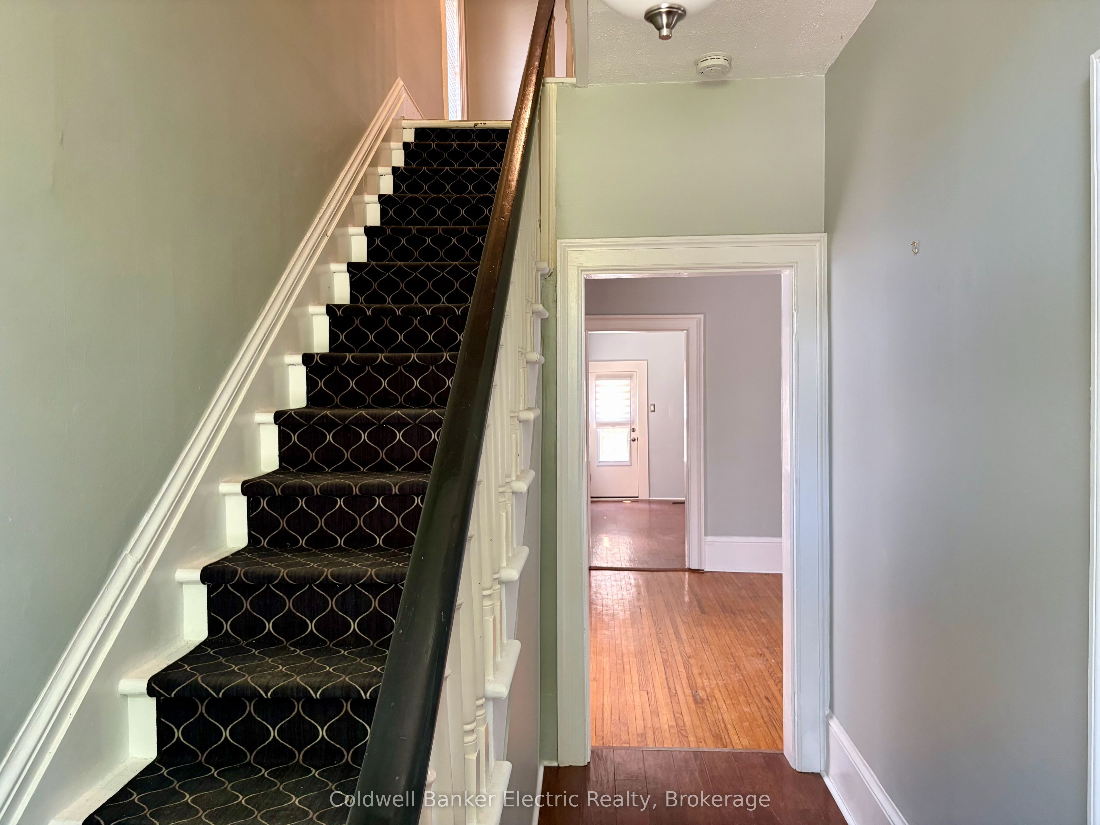 21 Sussex Street N Property Photo 4