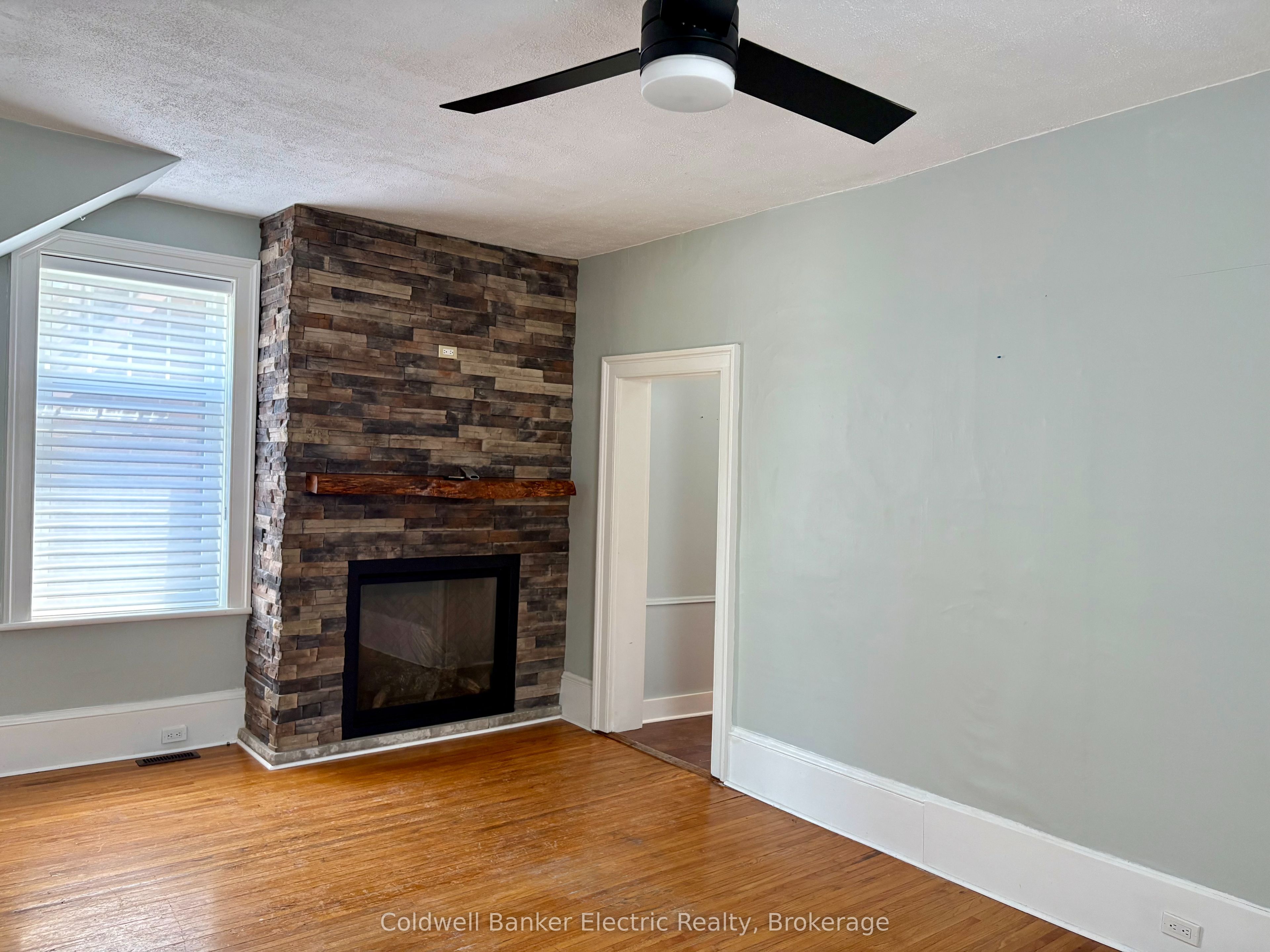 21 Sussex Street N Property Photo 5