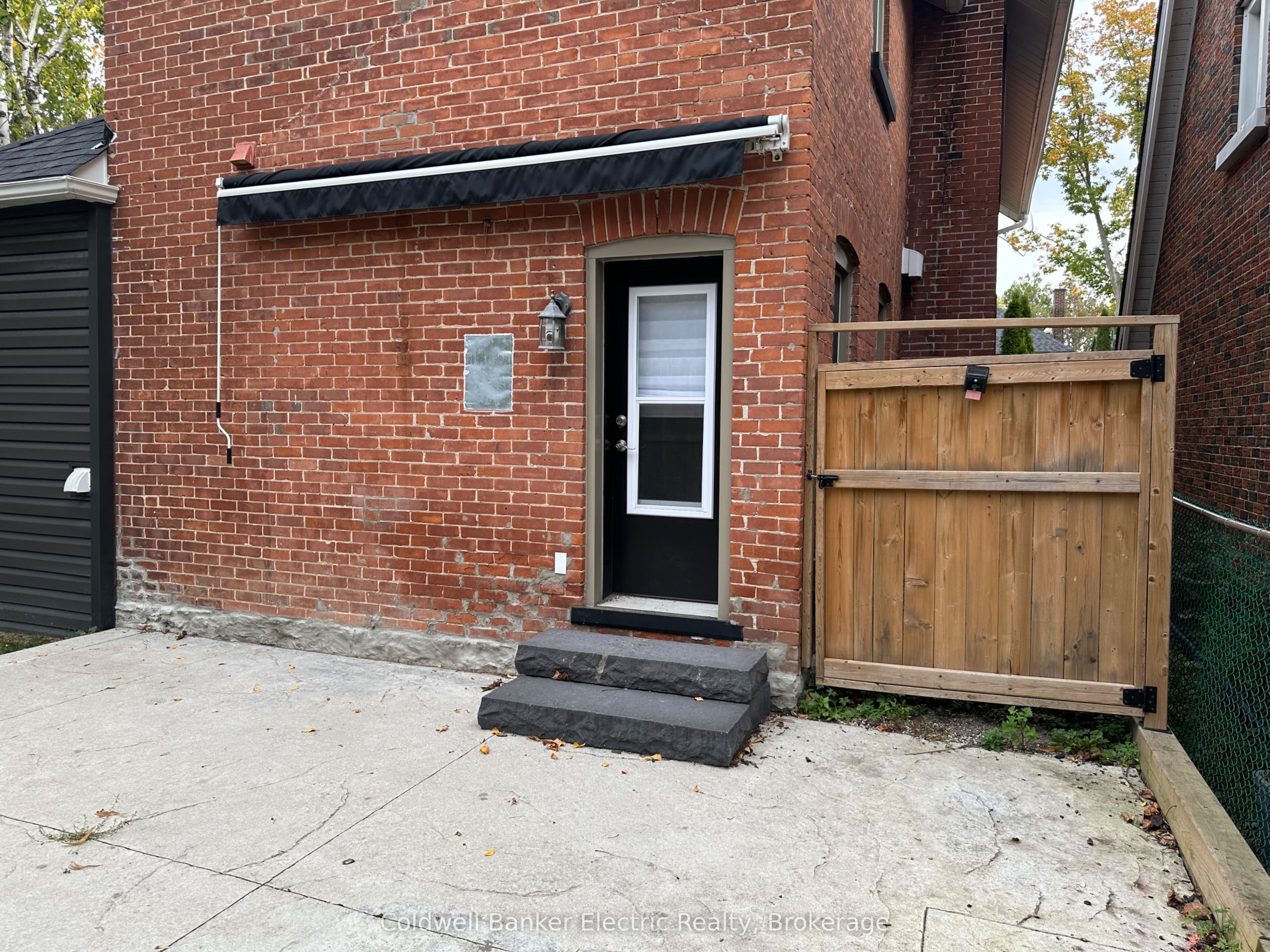 21 Sussex Street N Property Photo 18