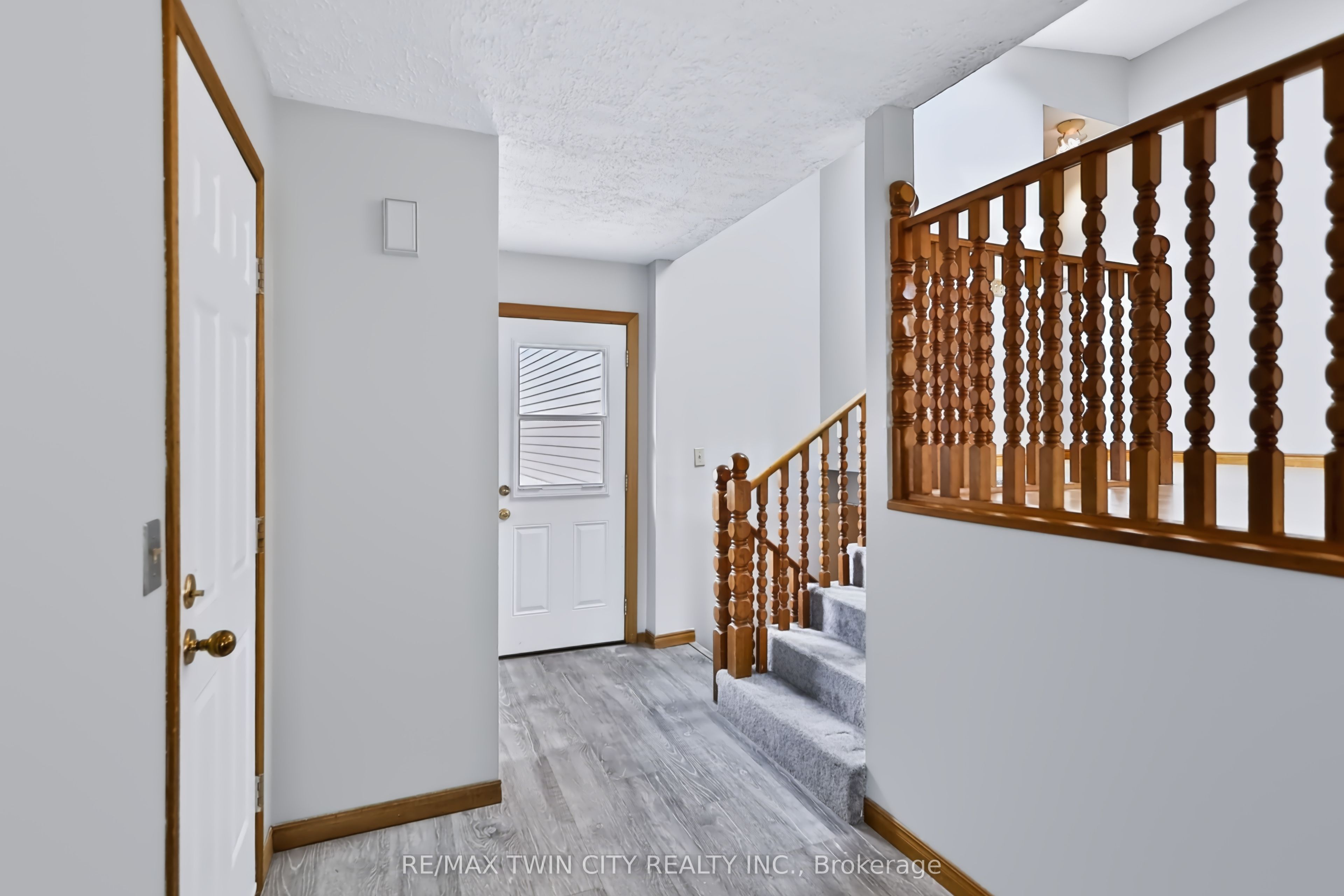 79 Hobart Crescent Property Photo 4