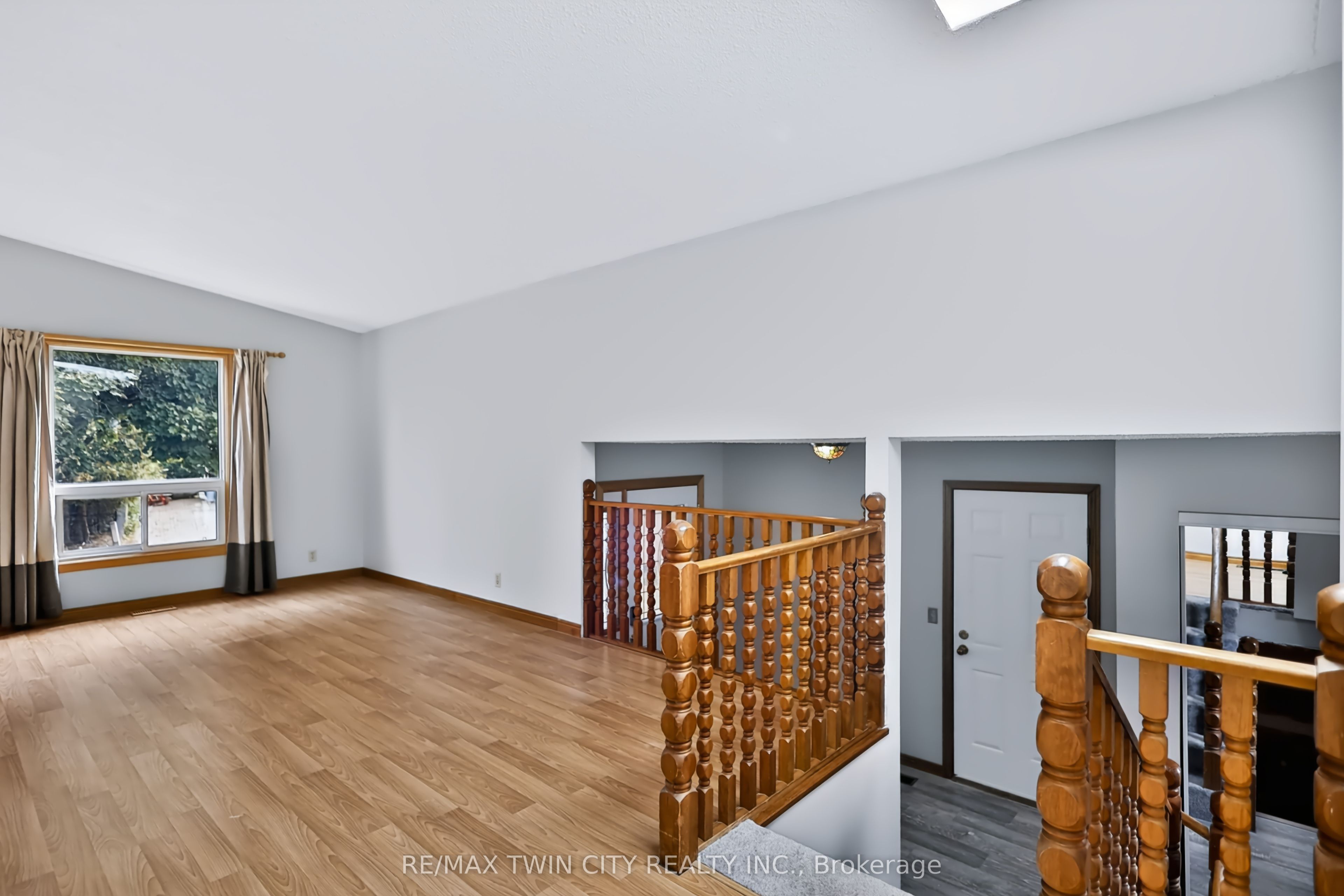79 Hobart Crescent Property Photo 6