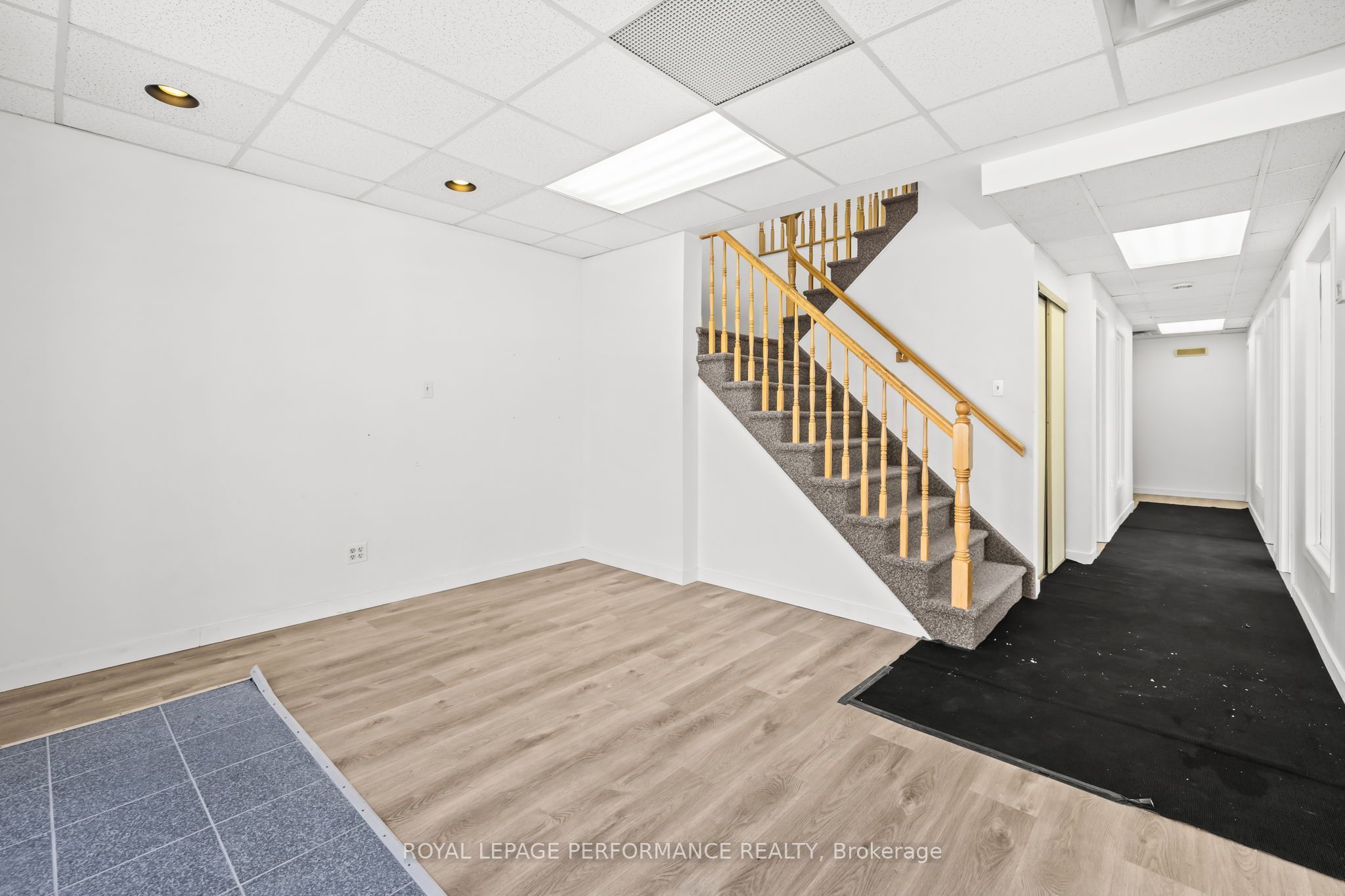 5470 Canotek Road 40 Property Photo 11