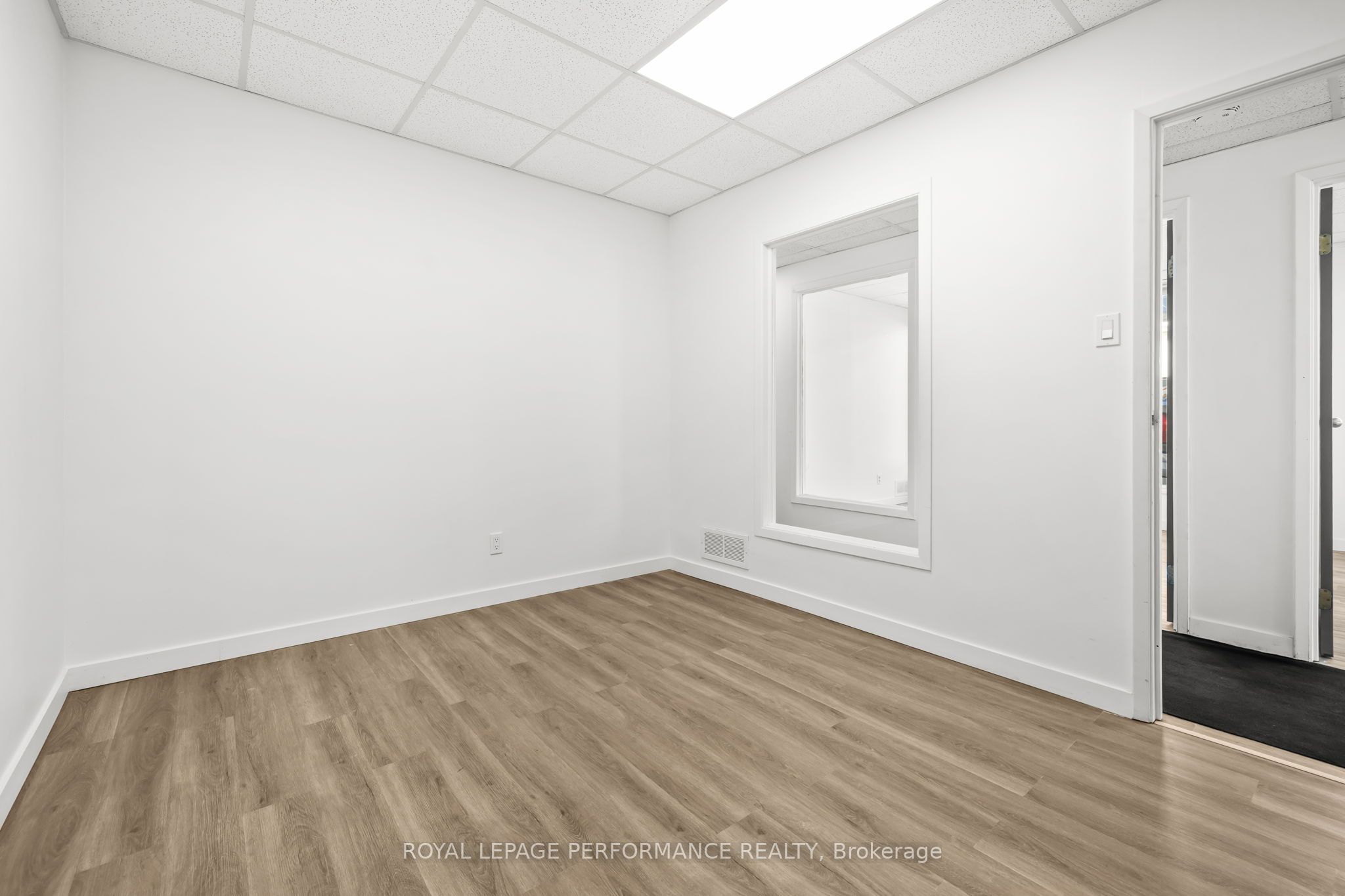 5470 Canotek Road 40 Property Photo 14