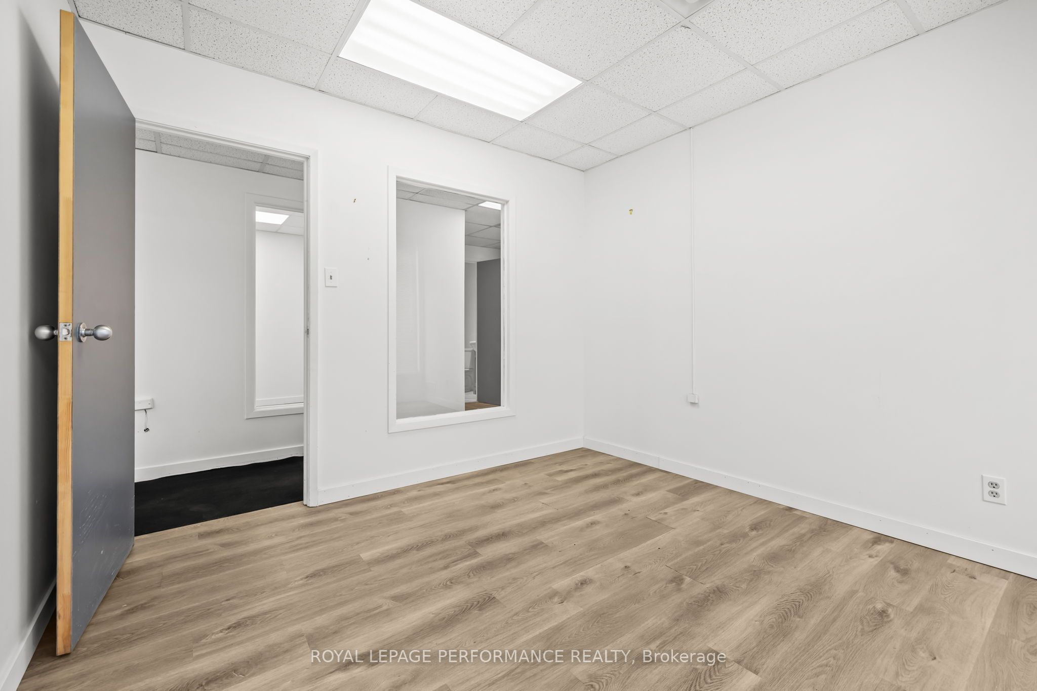 5470 Canotek Road 40 Property Photo 17