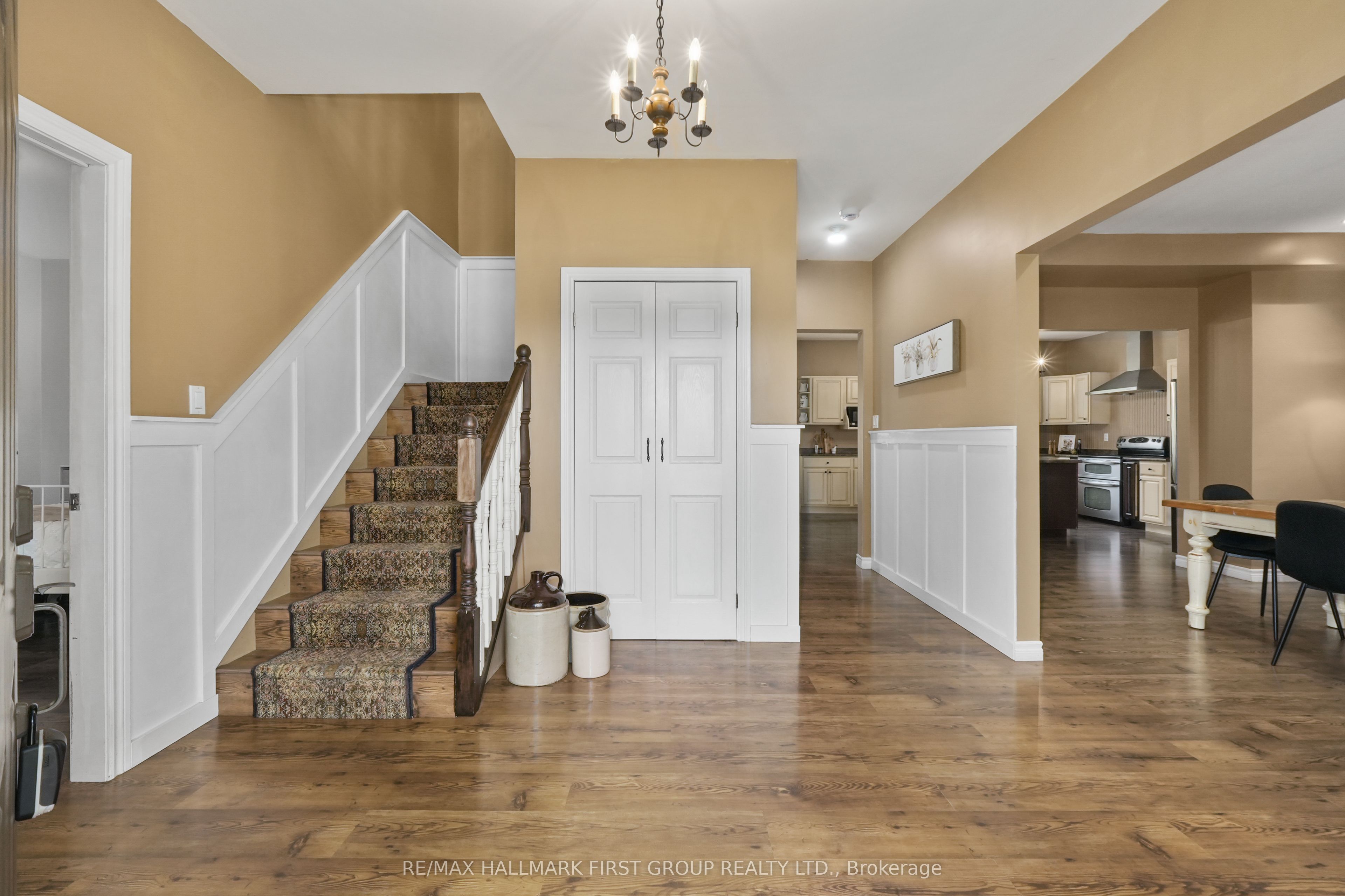 3937 Larose Crescent Property Photo 6