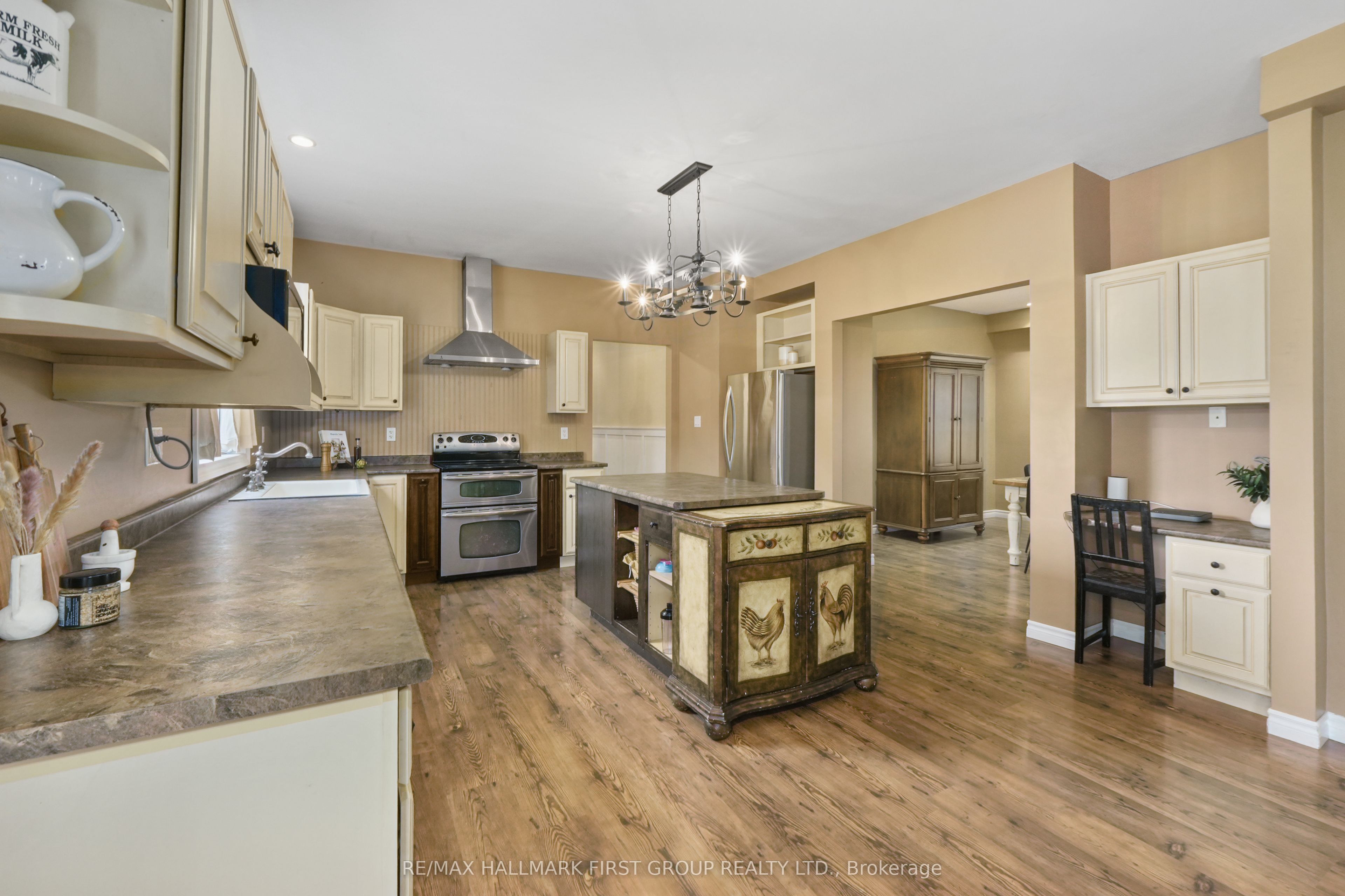 3937 Larose Crescent Property Photo 13