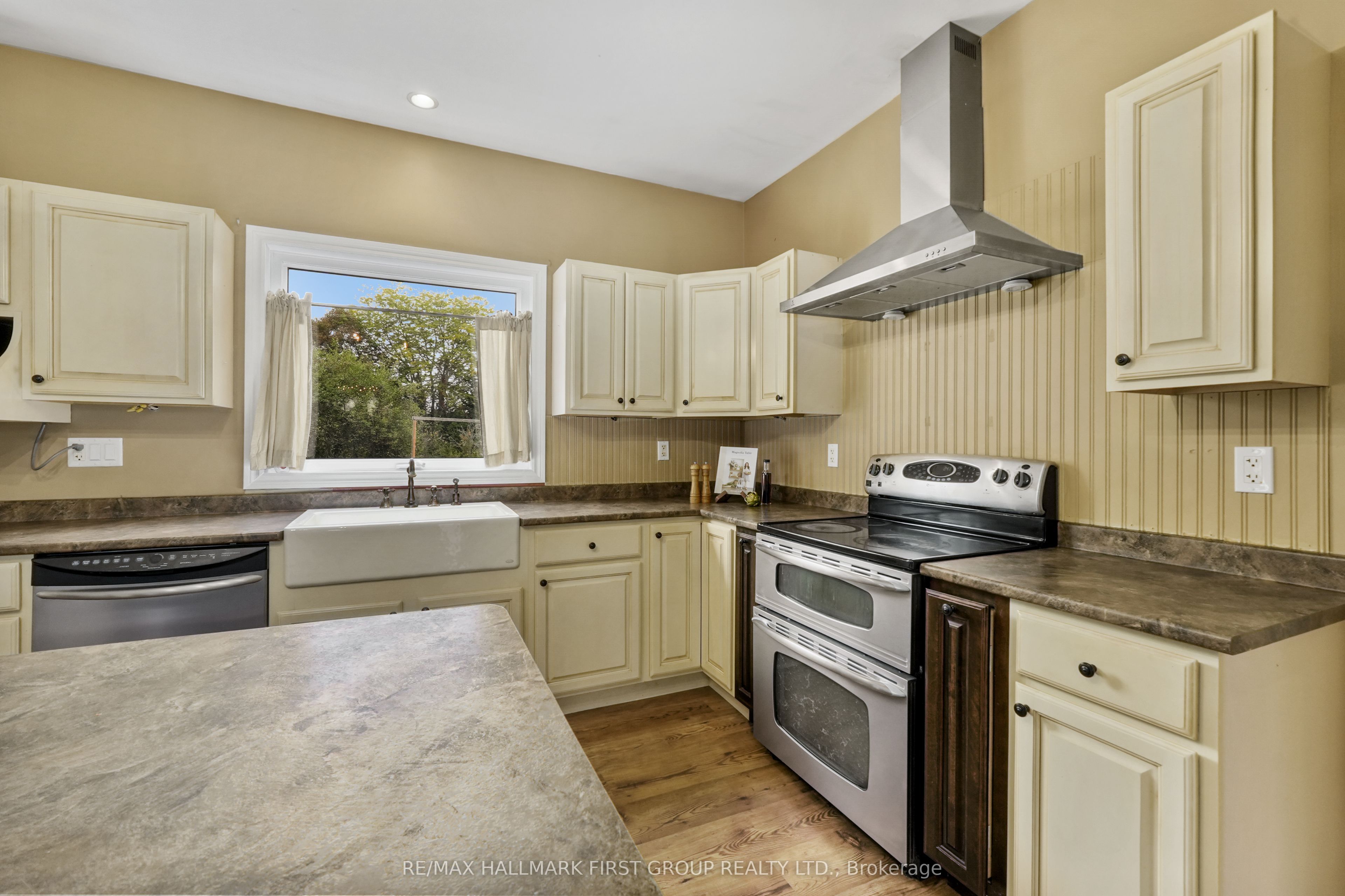 3937 Larose Crescent Property Photo 15