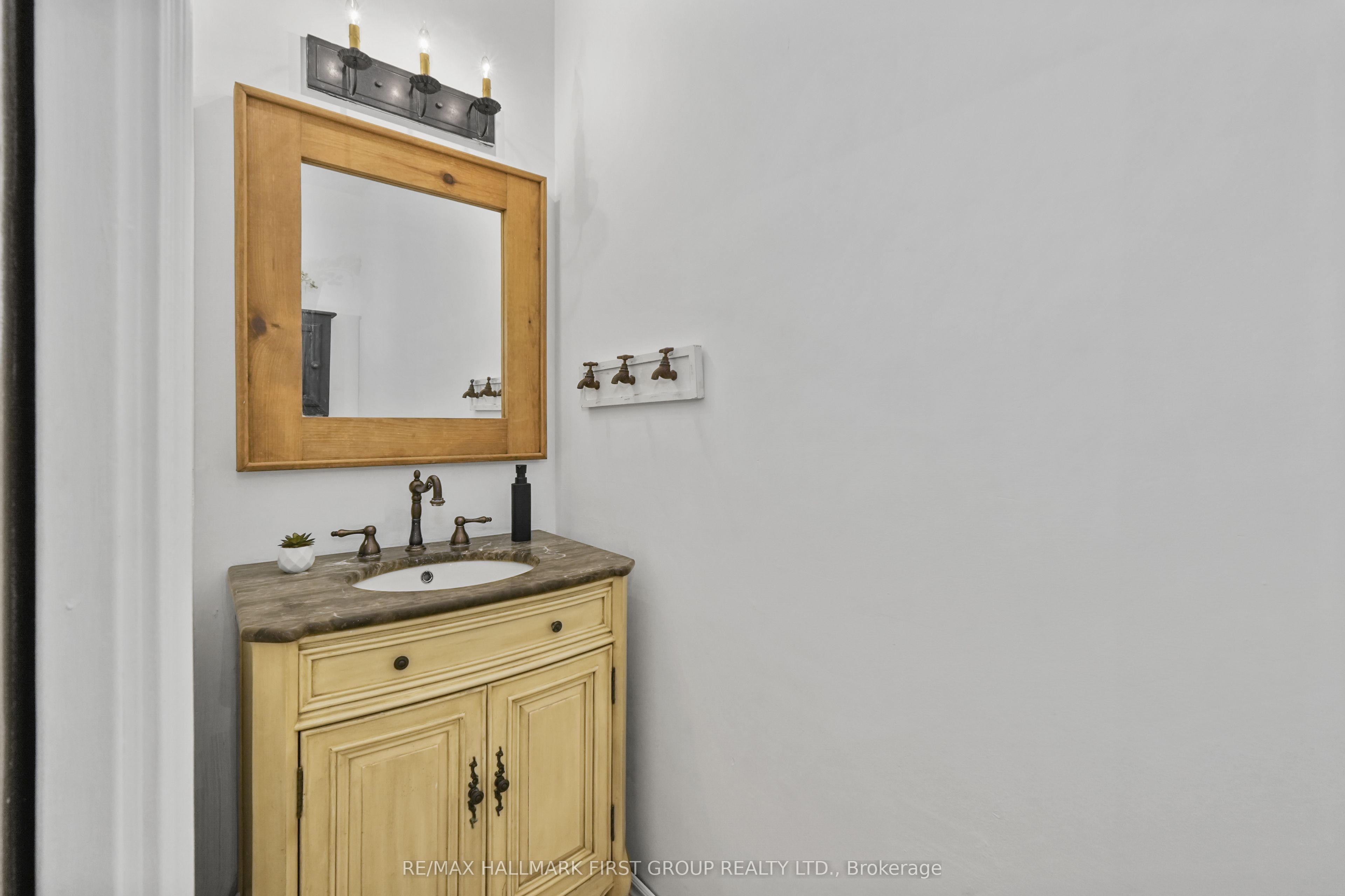 3937 Larose Crescent Property Photo 25