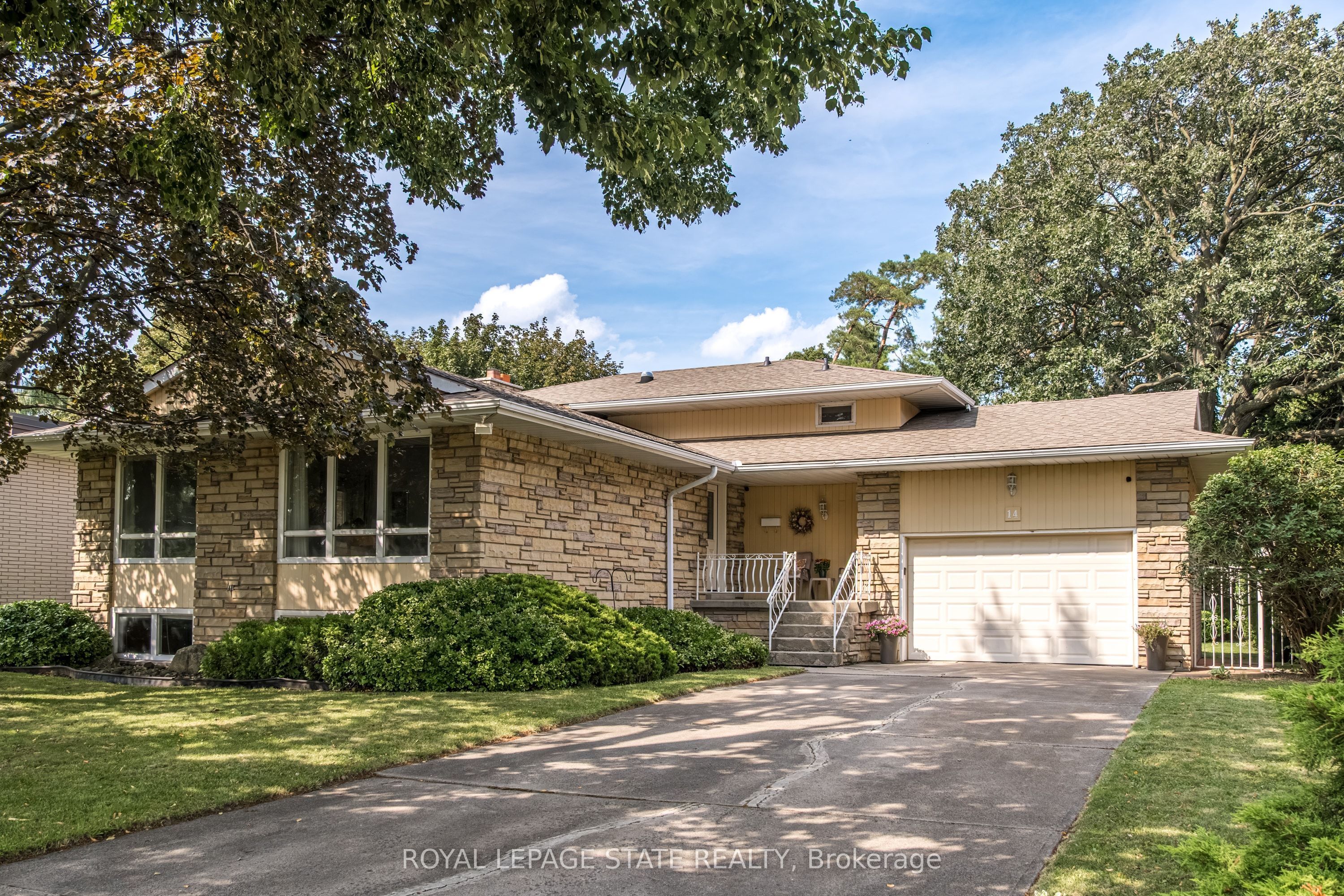 14 Woodside Drive Property Photo 1