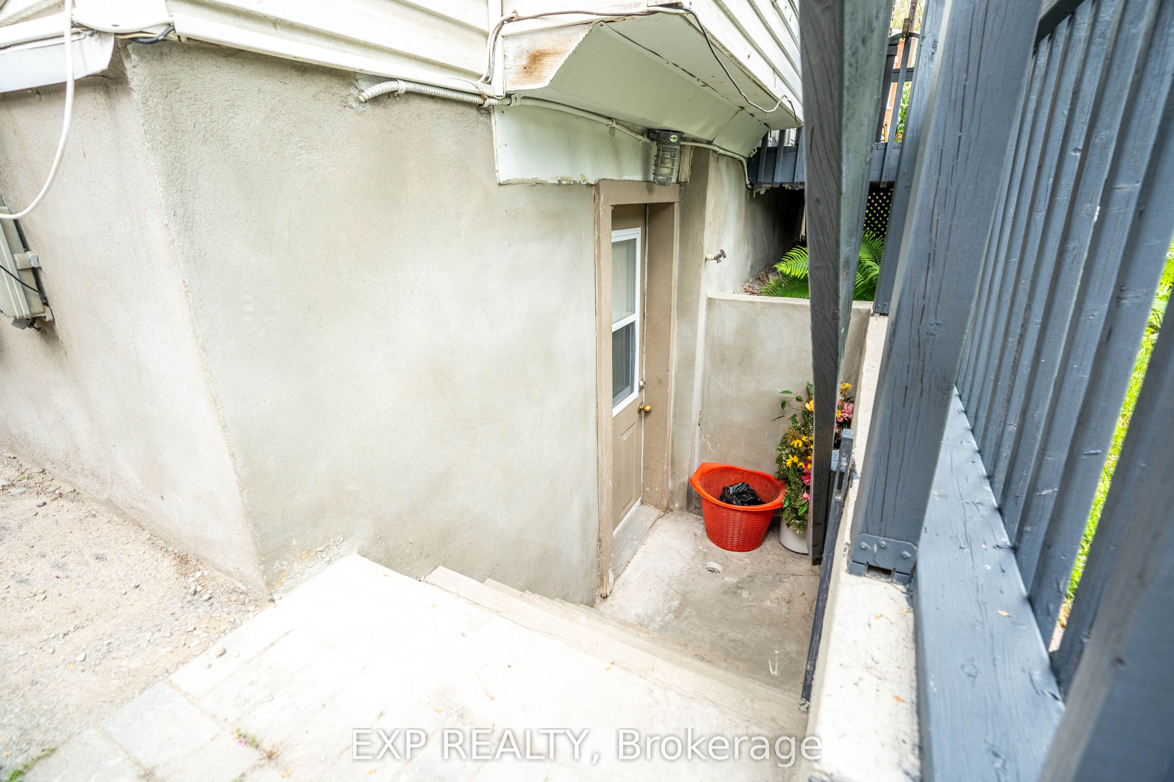 514 Lyon Street N Property Photo 9