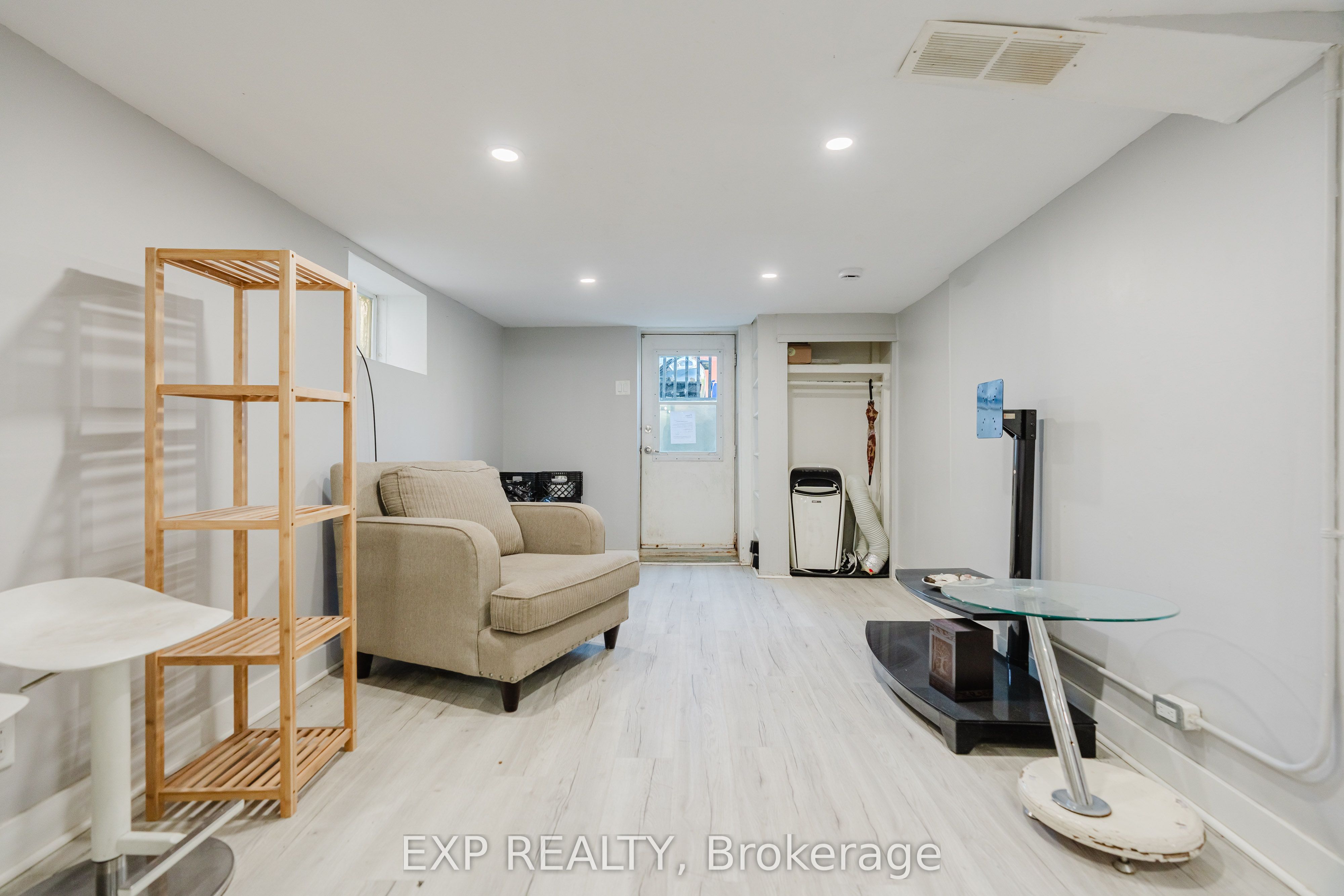 514 Lyon Street N Property Photo 14