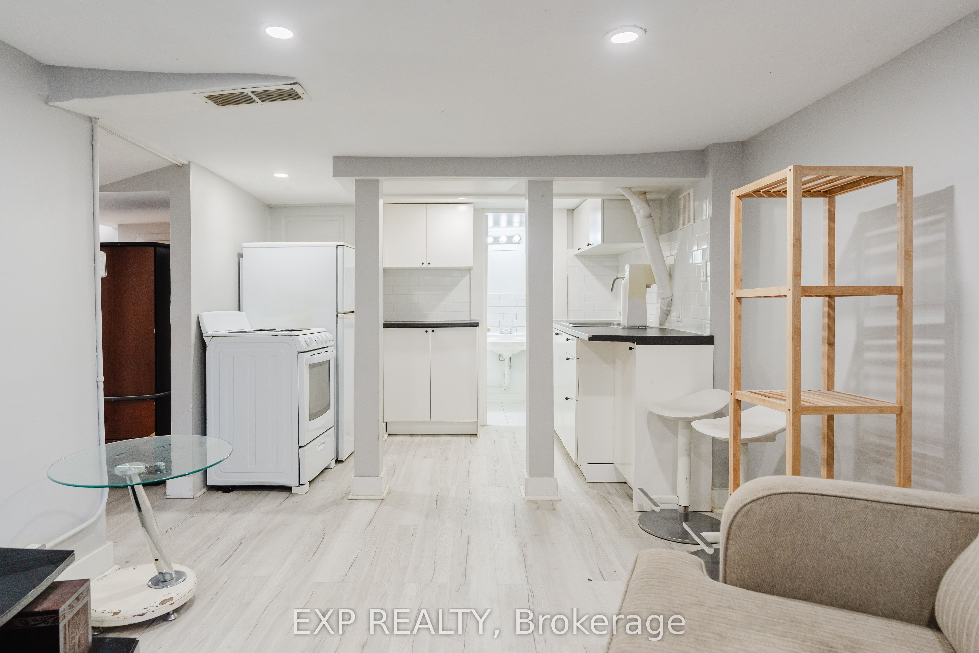 514 Lyon Street N Property Photo 16