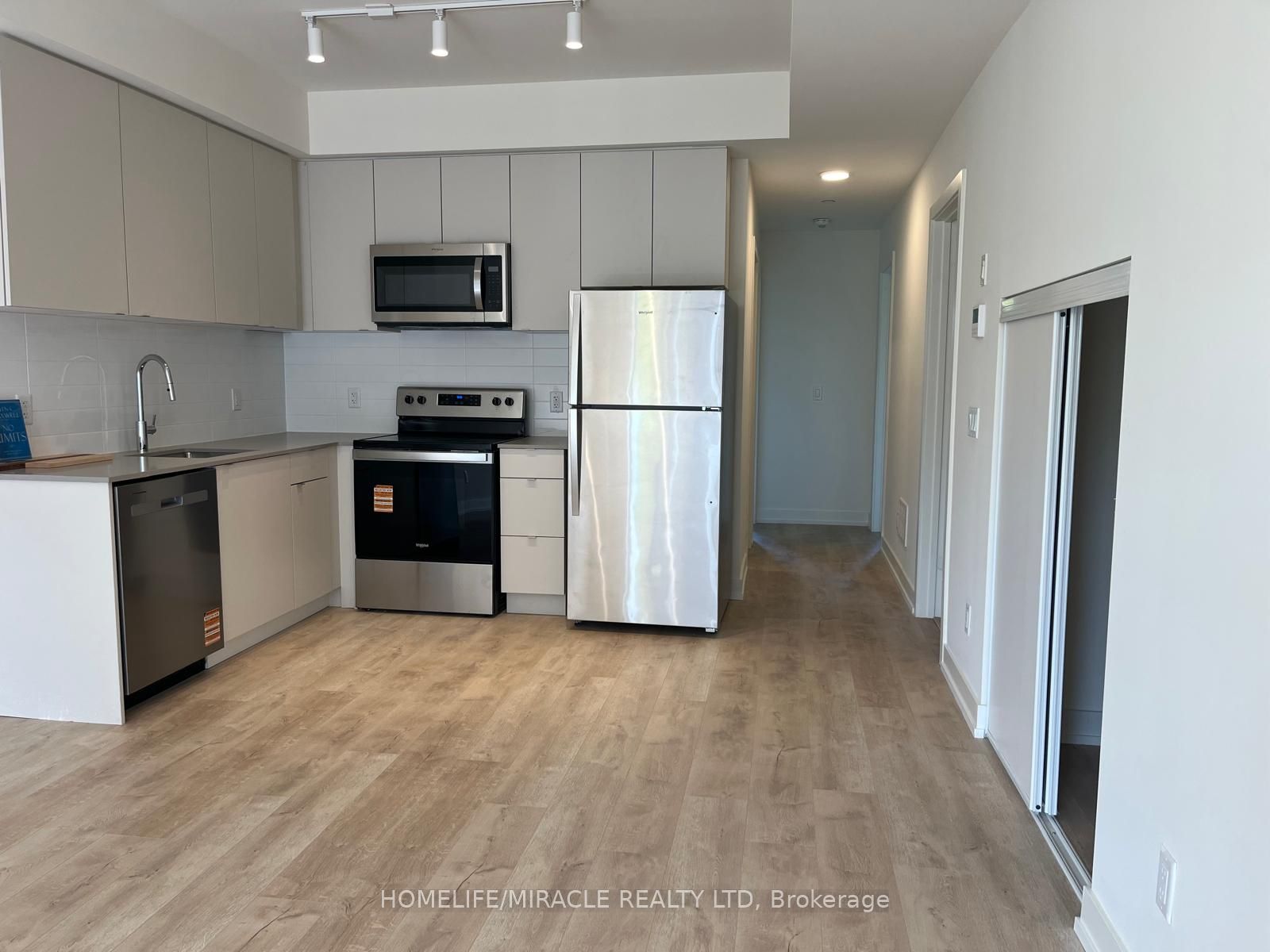 16 Melbourne Avenue 209b Property Photo 5