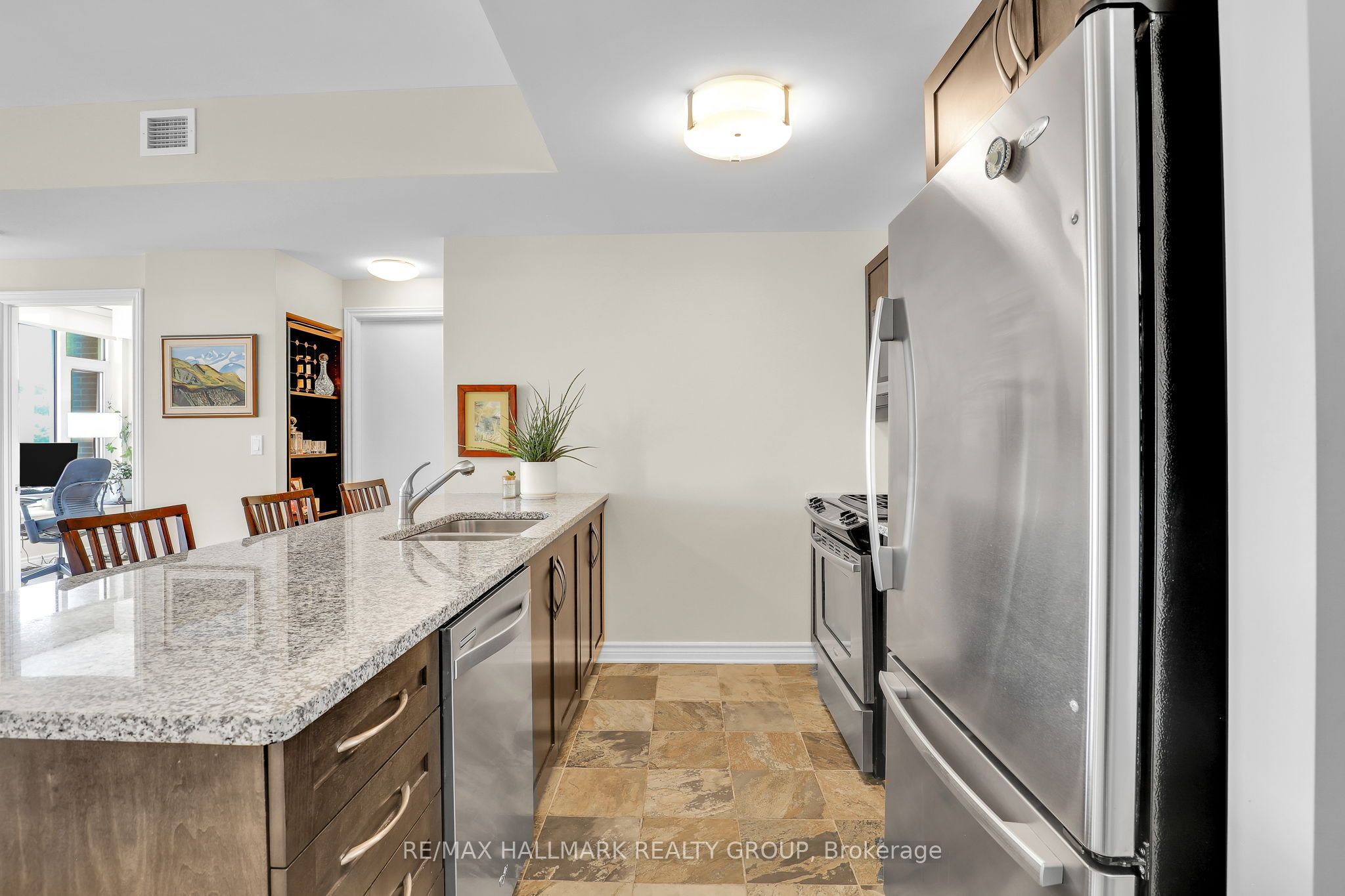 575 Byron Avenue 411 Property Photo 5