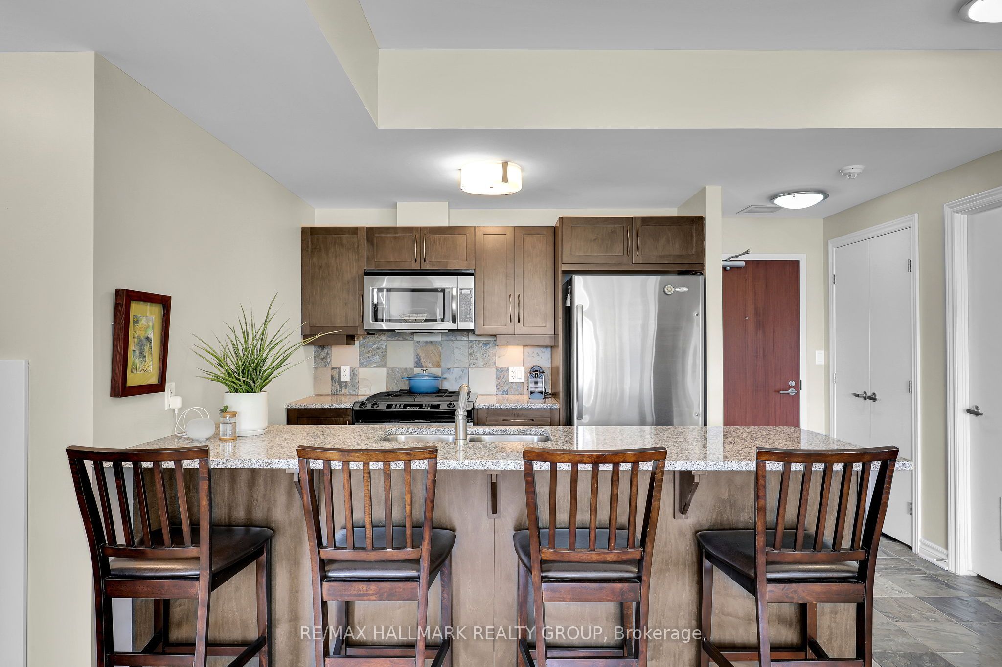 575 Byron Avenue 411 Property Photo 6