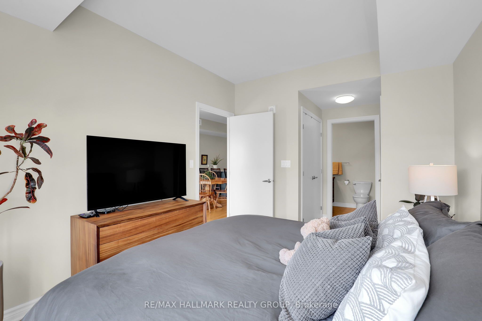 575 Byron Avenue 411 Property Photo 13