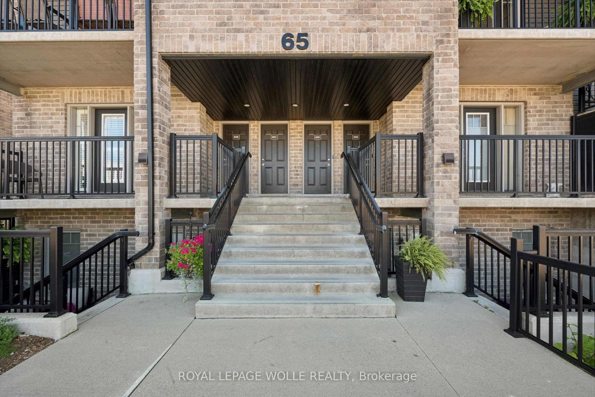 1989 Ottawa Street S 65e Property Photo 4