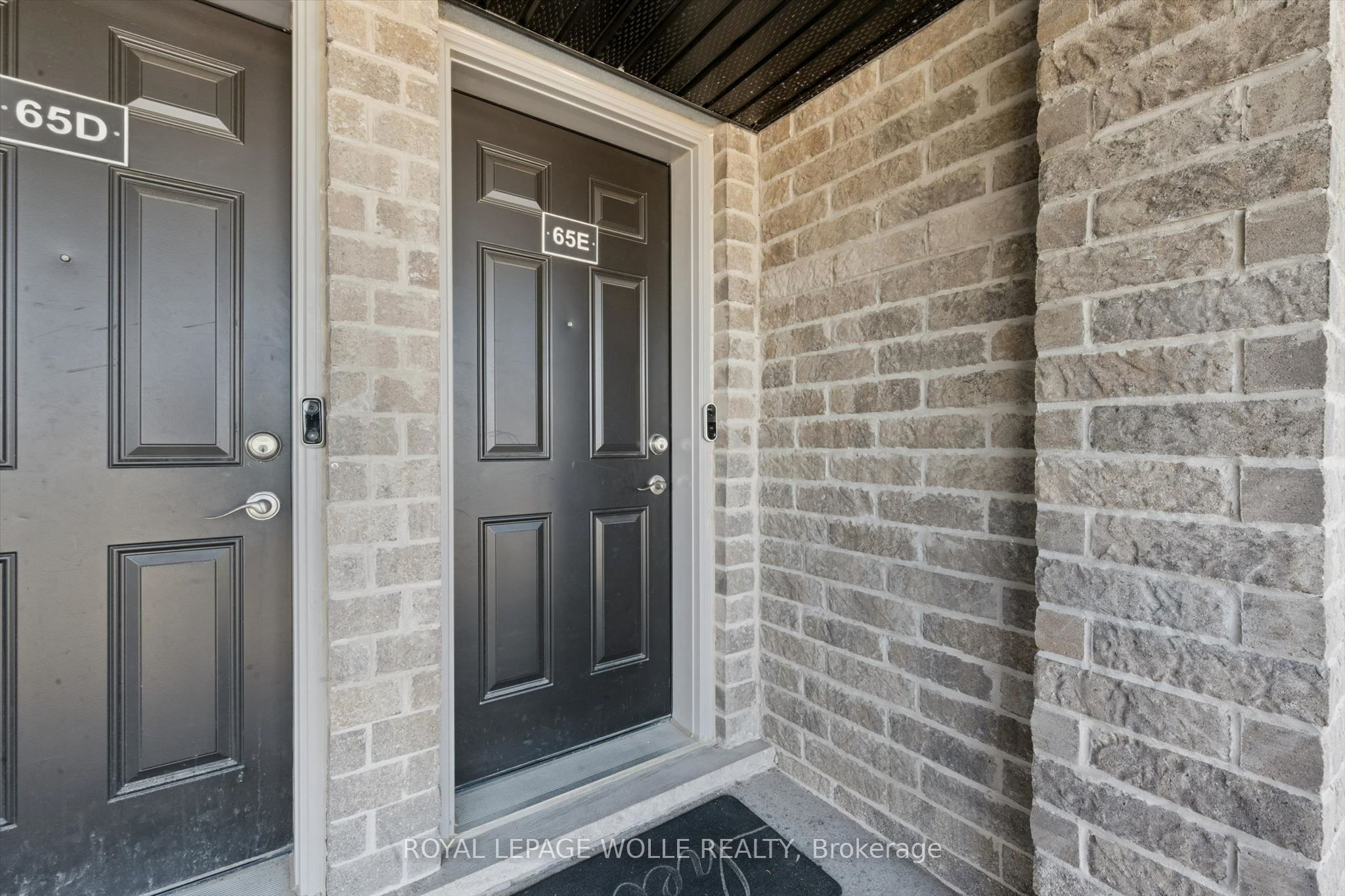 1989 Ottawa Street S 65e Property Photo 5