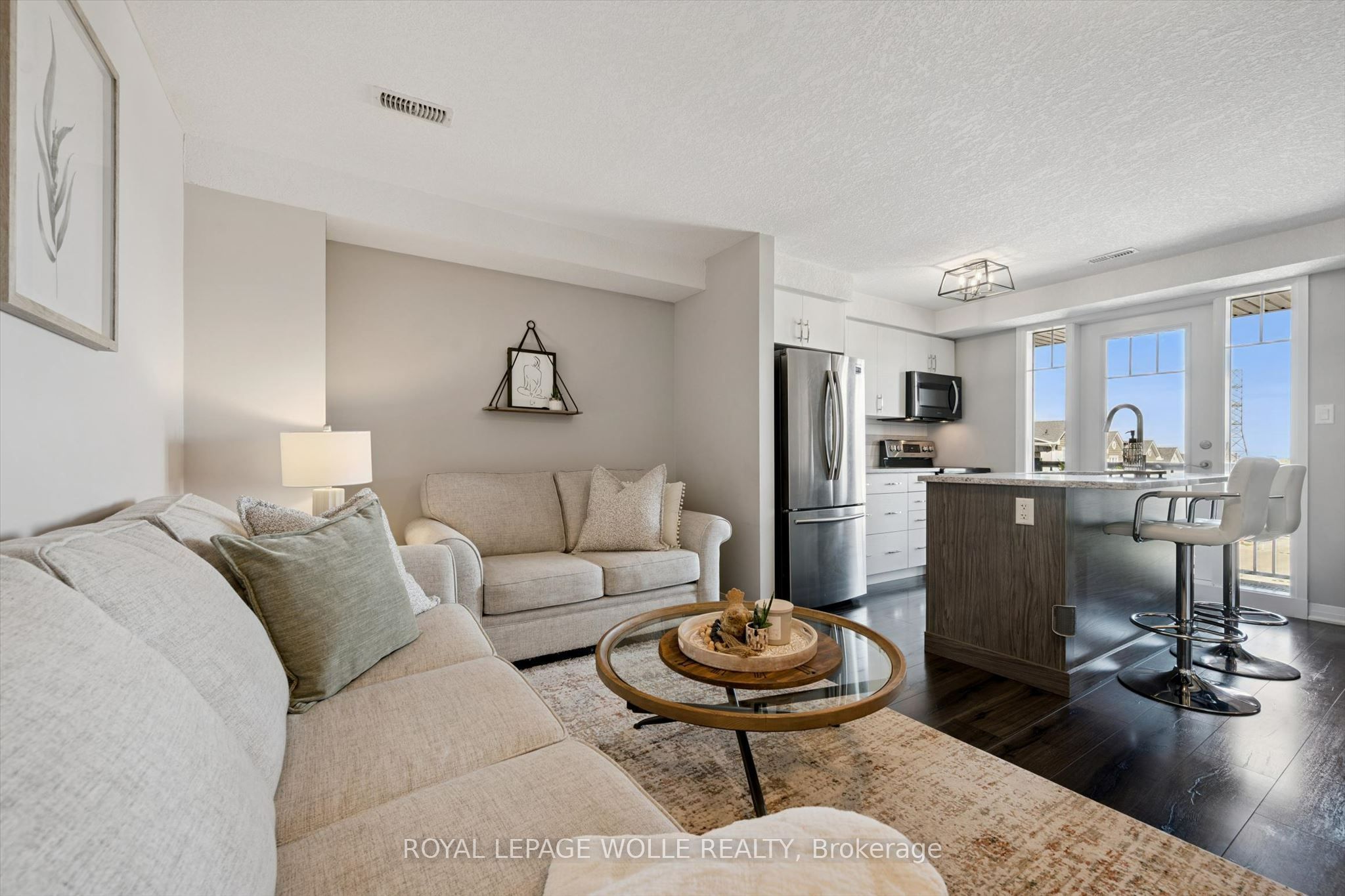 1989 Ottawa Street S 65e Property Photo 6