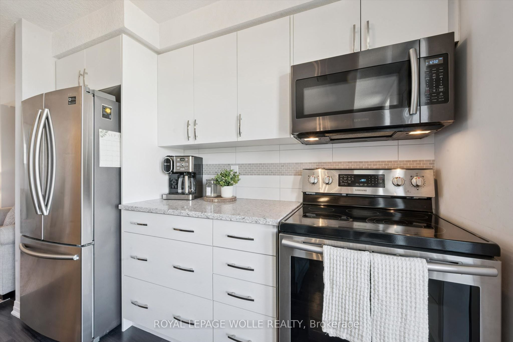 1989 Ottawa Street S 65e Property Photo 11