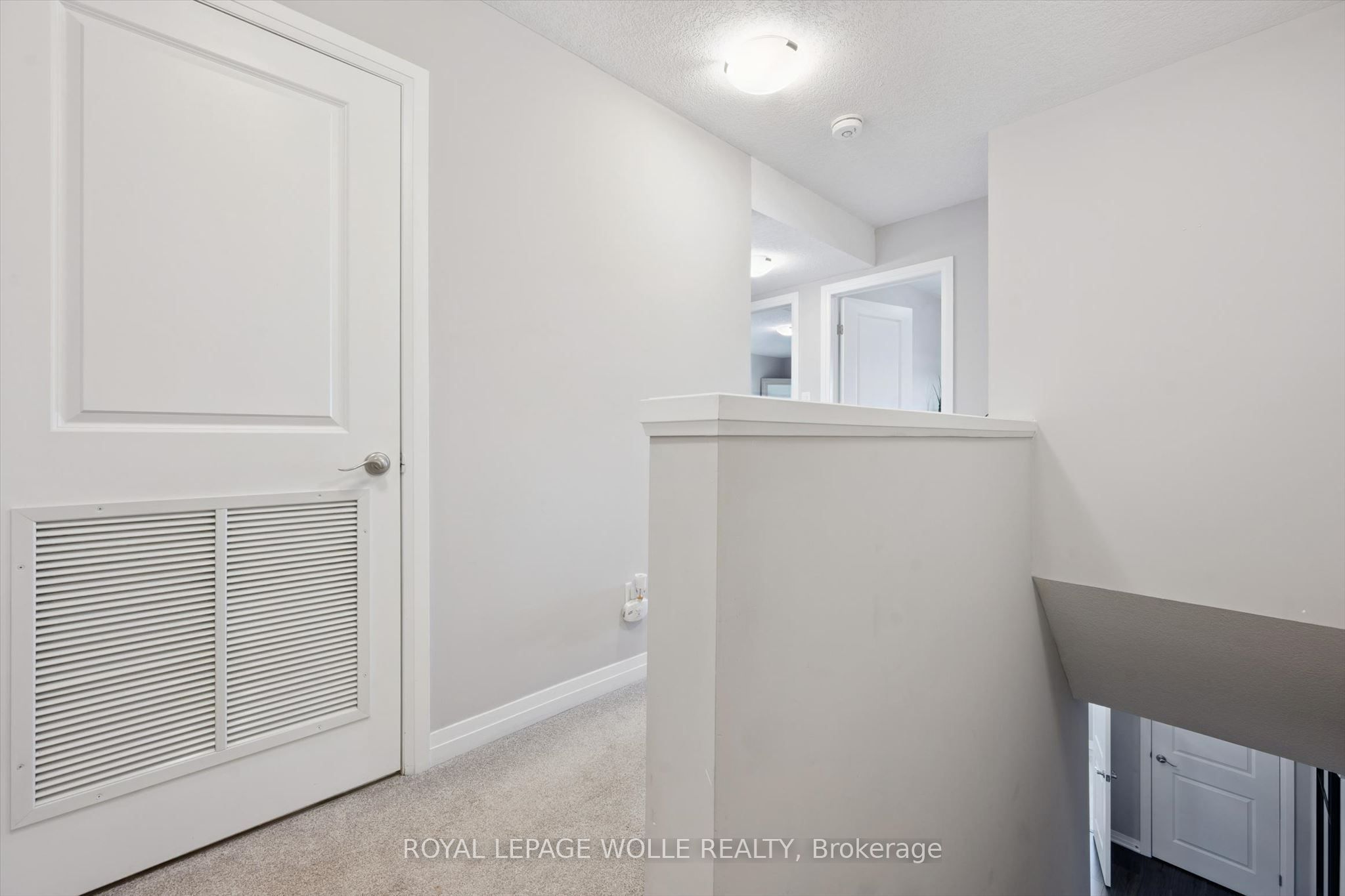 1989 Ottawa Street S 65e Property Photo 16