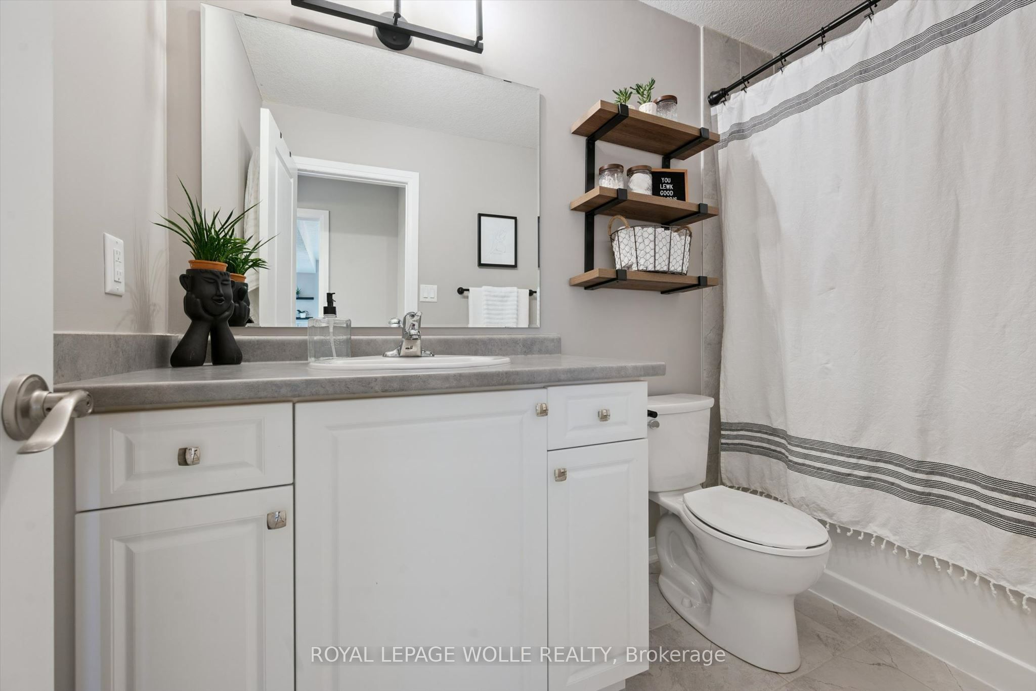 1989 Ottawa Street S 65e Property Photo 22