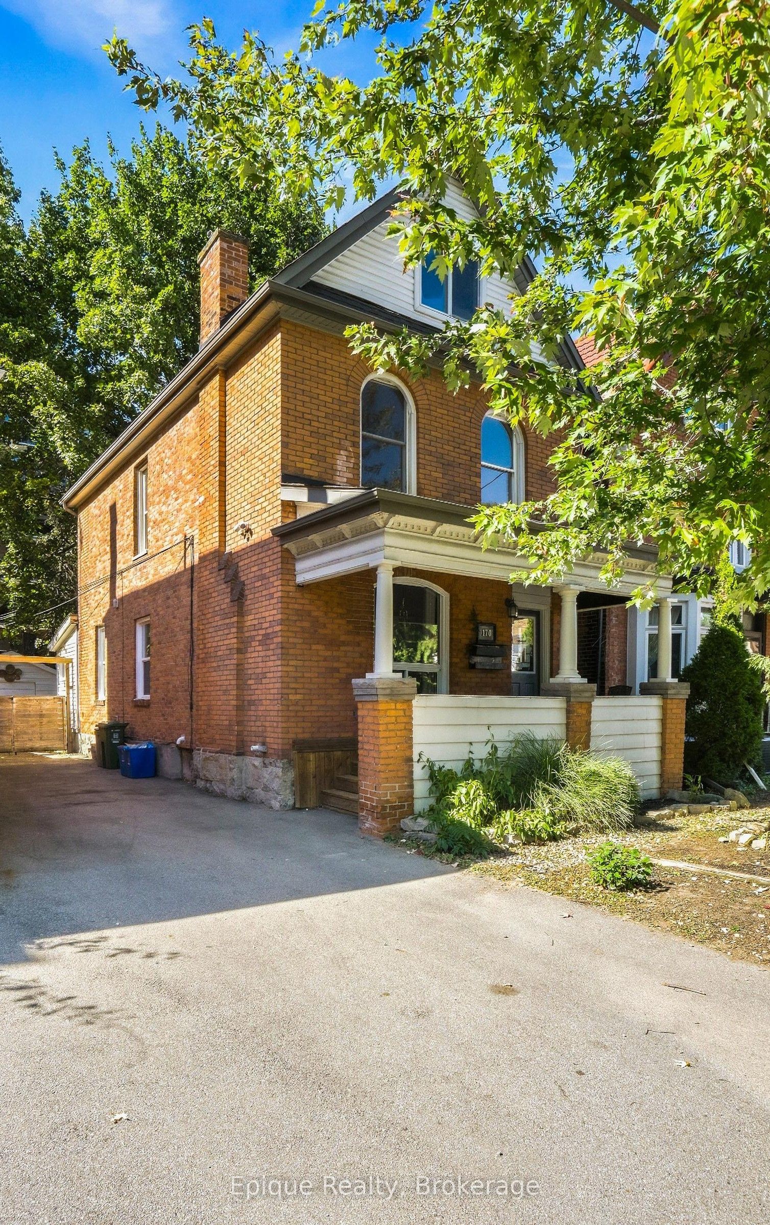 170 Emerald Street S Property Photo 1