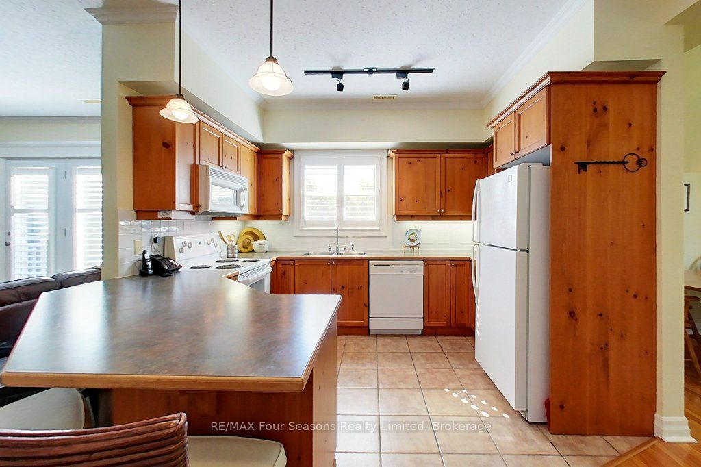 184 Snowbridge Way 201 Property Photo 6