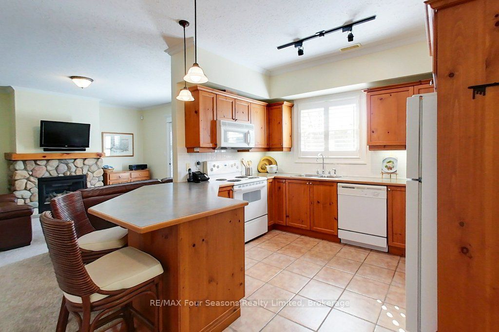 184 Snowbridge Way 201 Property Photo 7