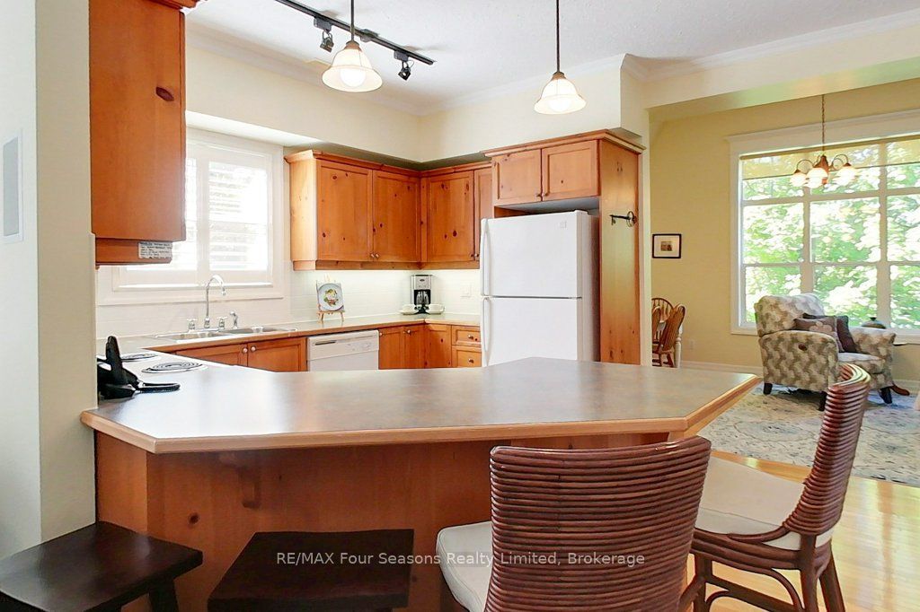 184 Snowbridge Way 201 Property Photo 8