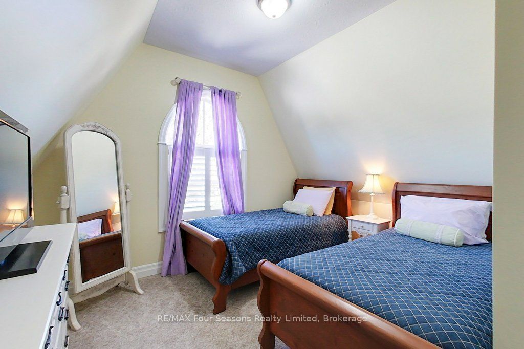 184 Snowbridge Way 201 Property Photo 18
