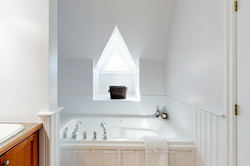 184 Snowbridge Way 201 Property Photo 22