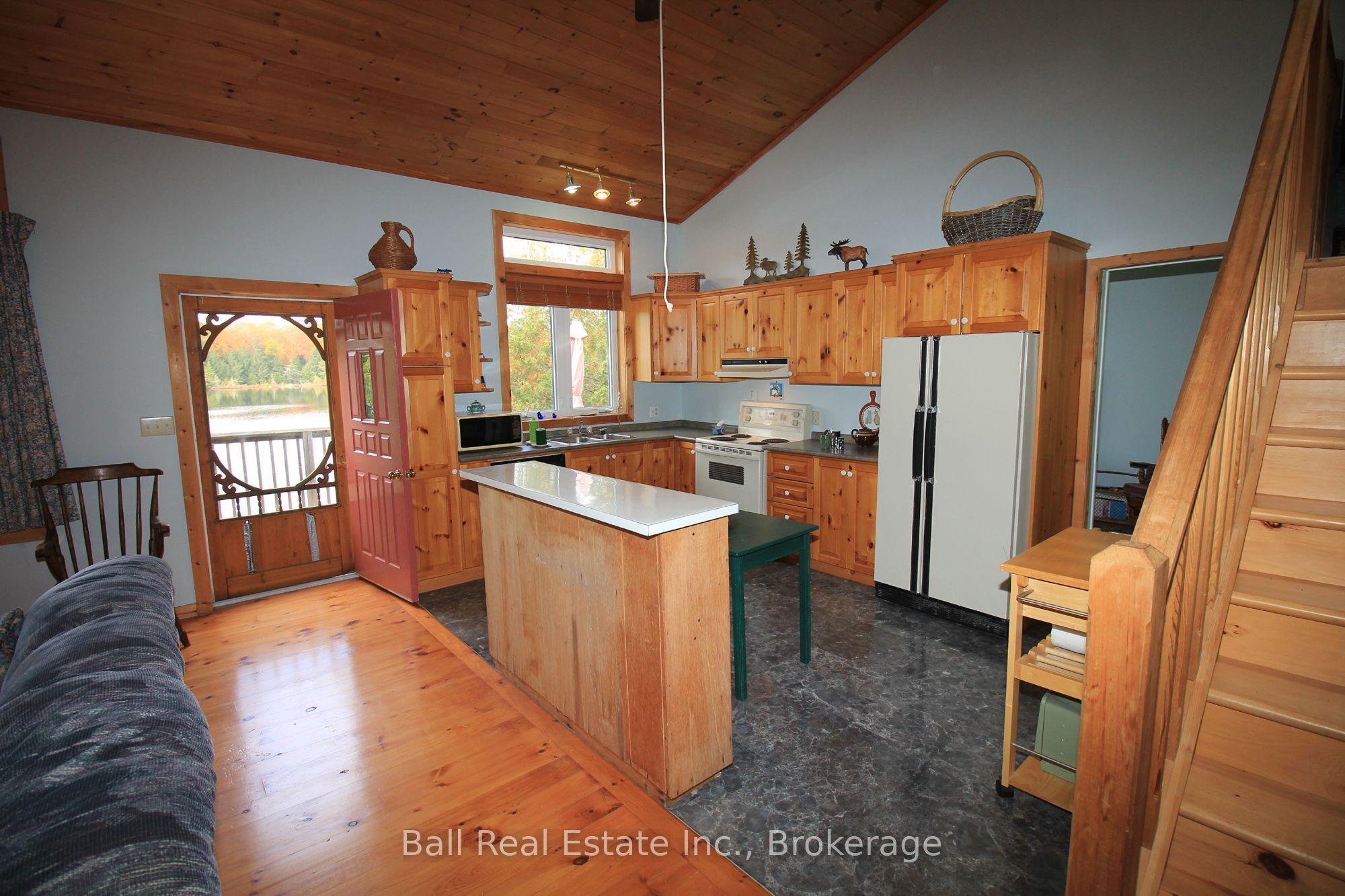 1034 Charlie George Lake Drive N Property Photo 6