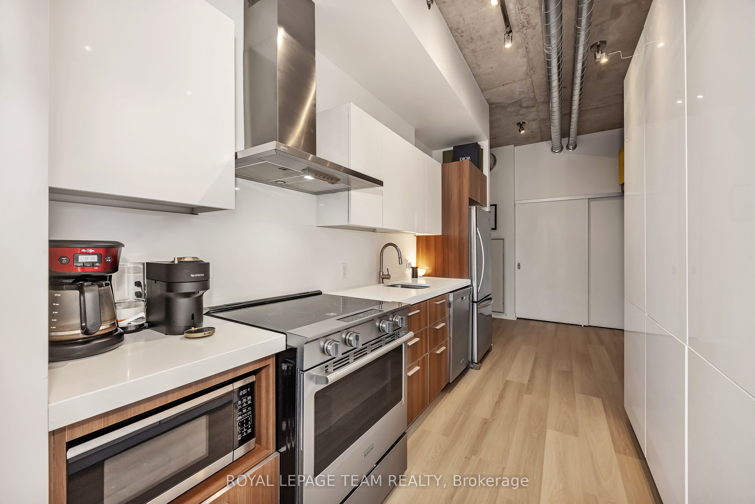 360 Mcleod Street 905 Property Photo 4